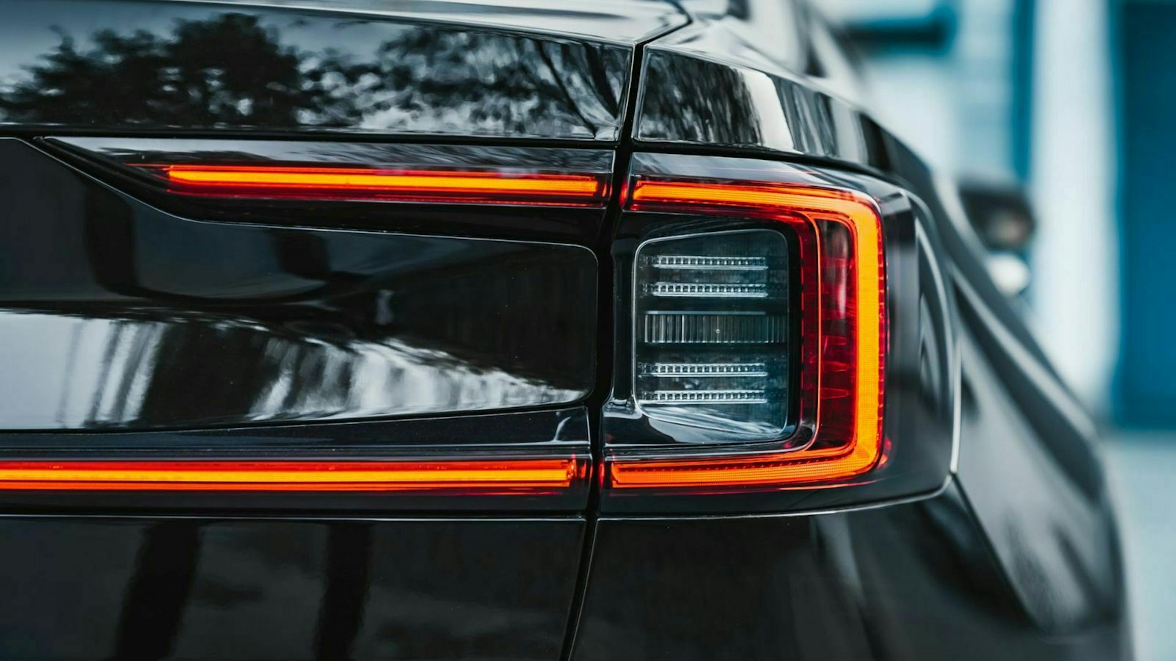 Das Rücklicht des Polestar 2