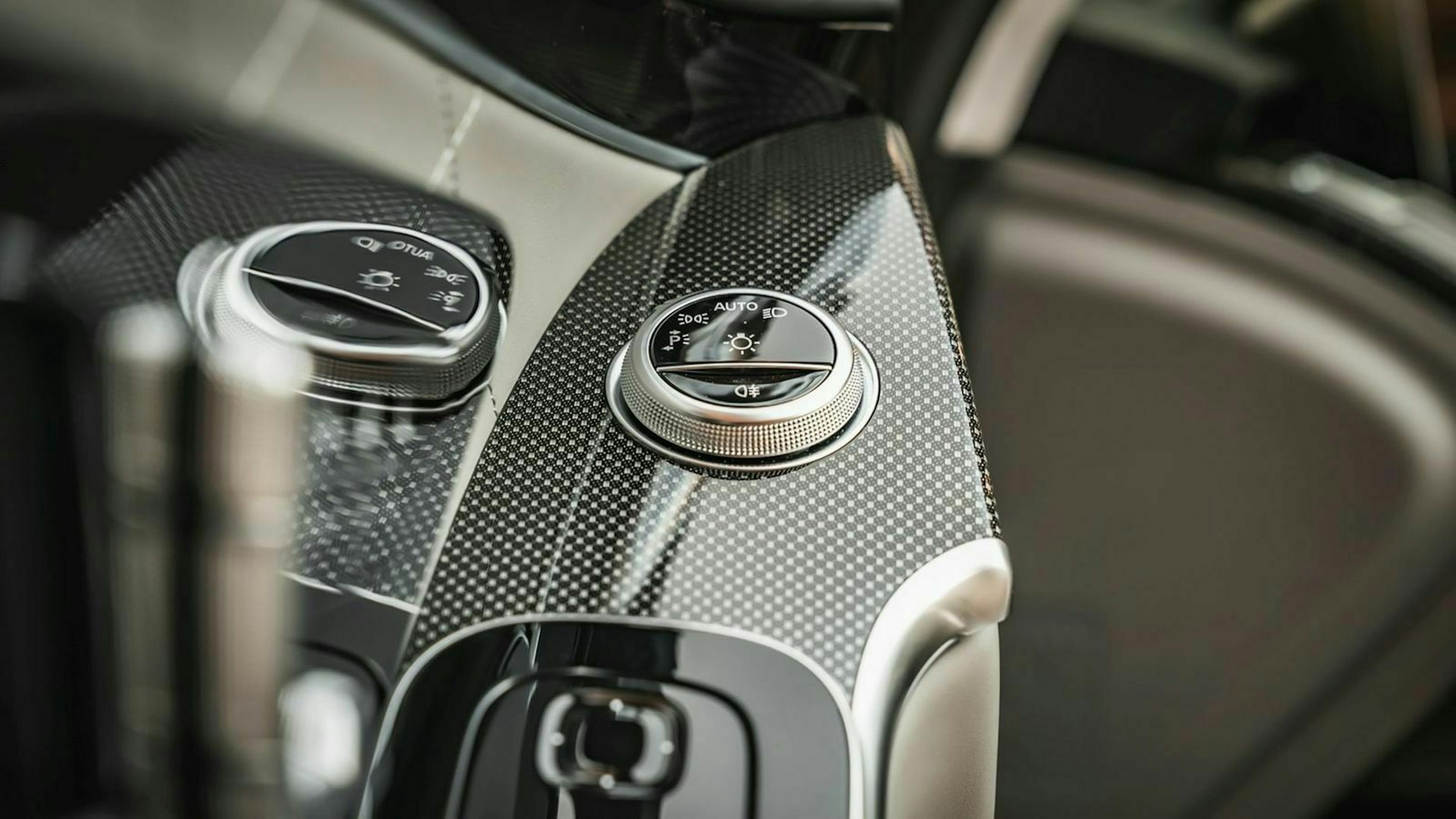 Zu sehen ist die Mittelkonsole der Mercedes_S-Klasse 2020