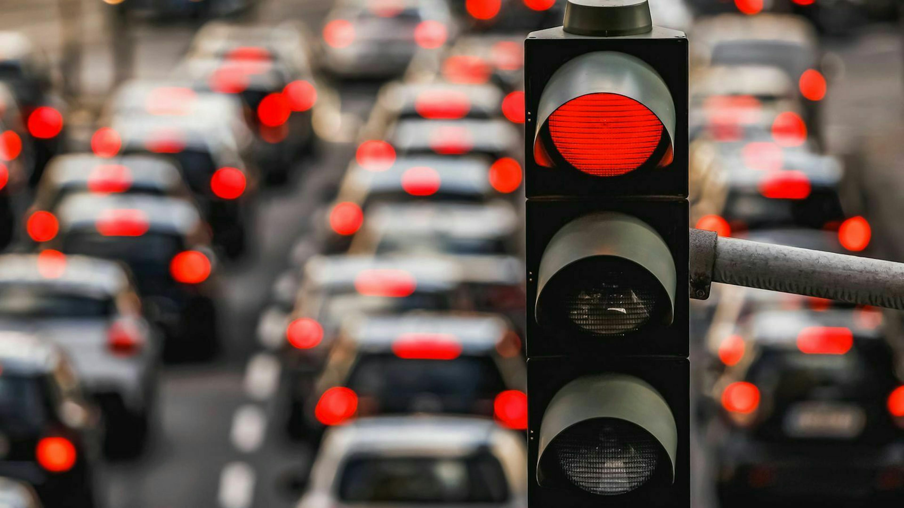 Rotlichtvergehen bedeuten ein hohes Unfallrisiko und eine große Gefahr für Dich und andere Verkehrsteilnehmer.