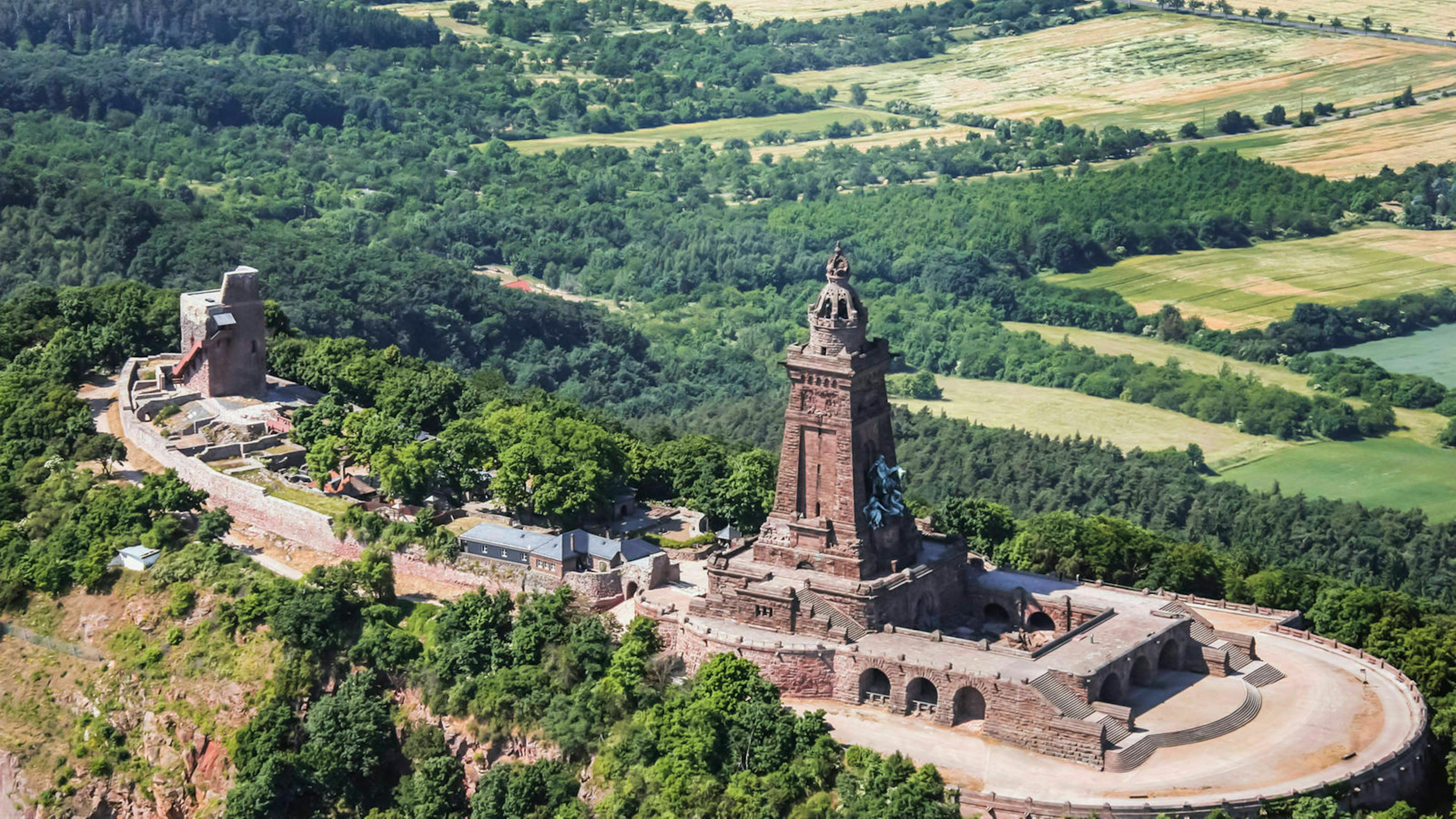 Das Kyffhäuser-Dankmal liegt entlang der Deutschen Bier- und Burgenstraße