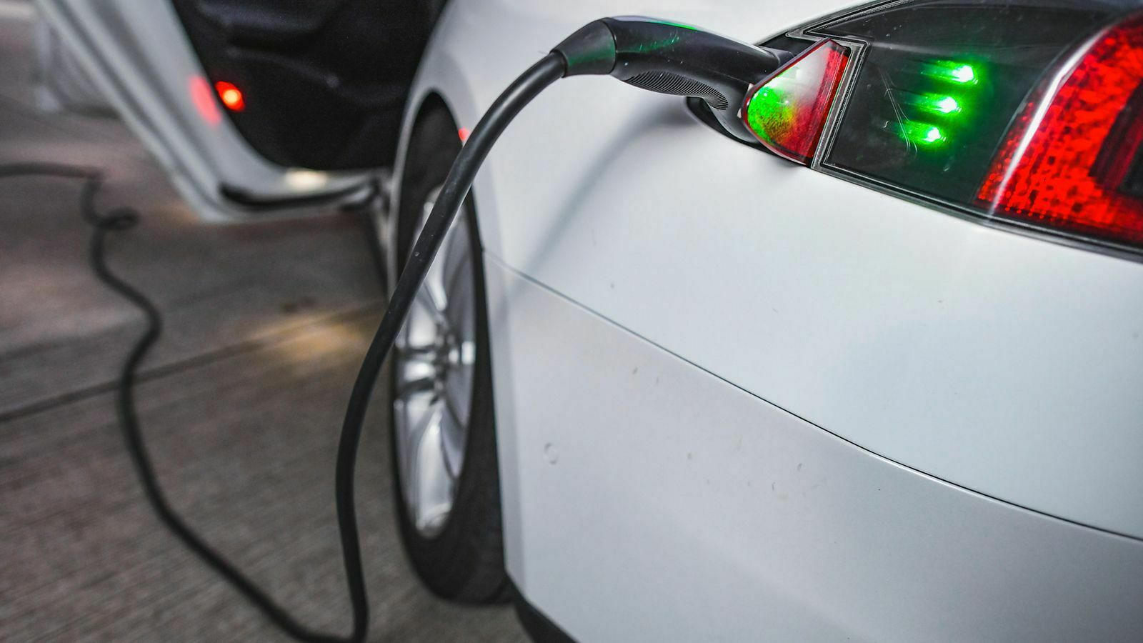 Manche E-Autos müssen bereits nach etwa 150, andere erst nach 500 Kilometern geladen werden