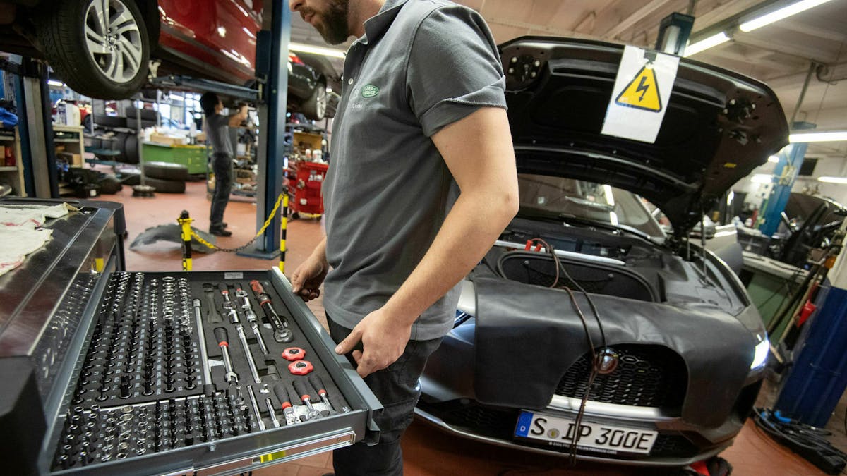 Jaguar I-Pace, Werkstatt