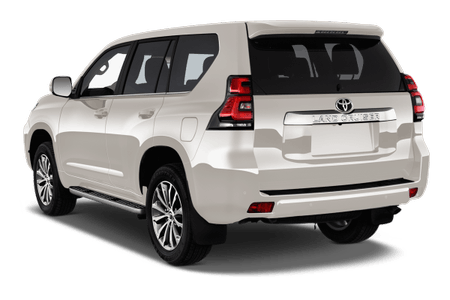 Weißer Geländewagen, Heckansicht. Erkennbar sind die Rücklichter, das Logo auf der Heckklappe und der Schriftzug "LAND CRUISER".