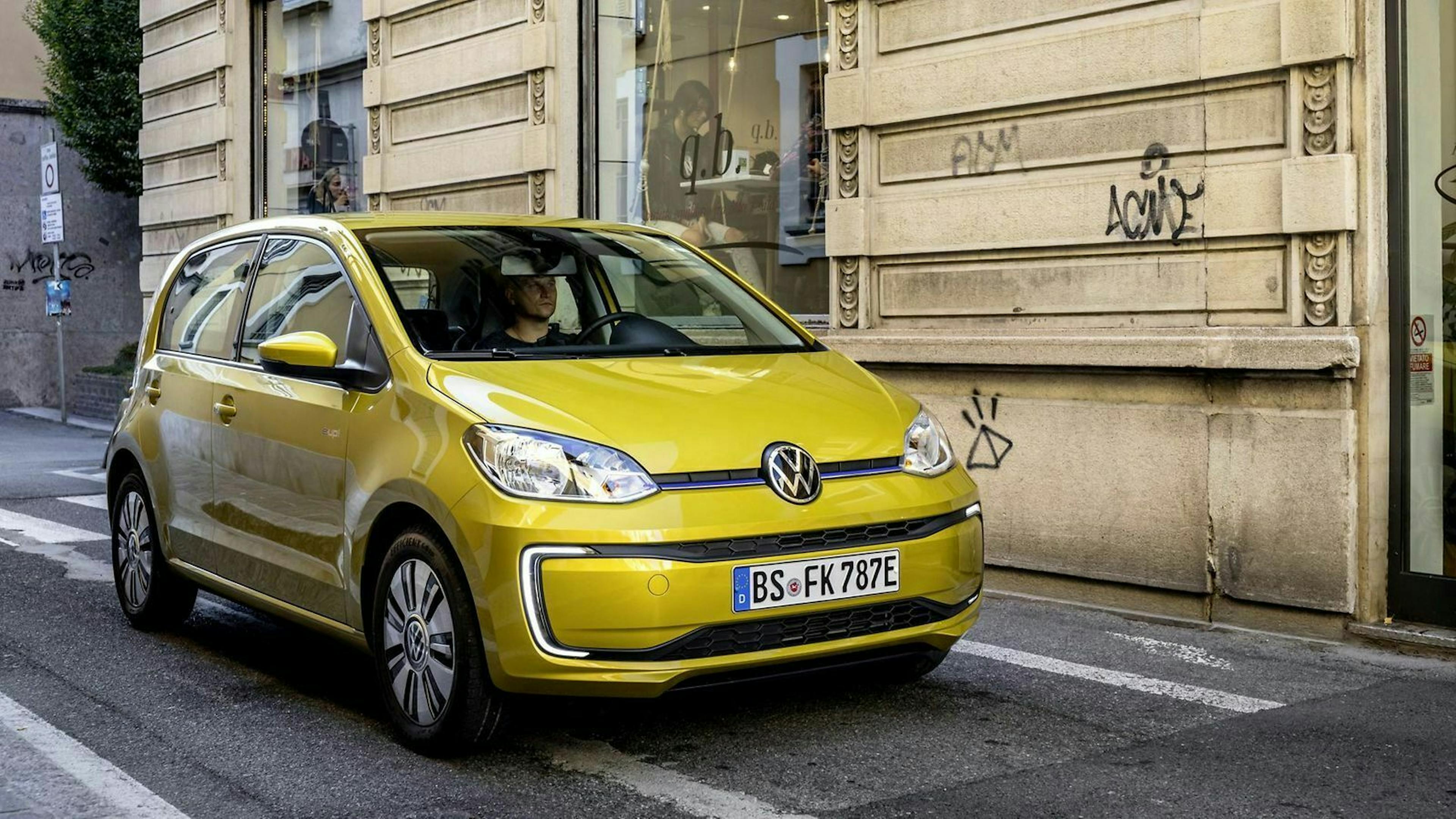 E-Up stehend in der Ansicht von vorne-rechts