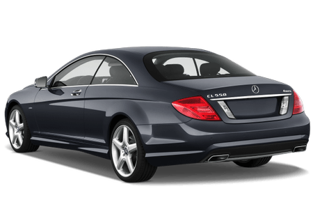 Dunkelgraues Luxus-Coupé, Heckansicht, stilvolles Design mit markanten Rückleuchten und zwei Auspuffrohren, auf weißem Hintergrund.