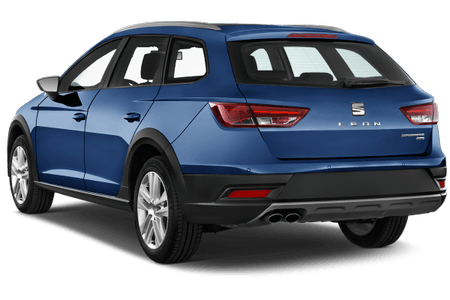 Blauer Seat Leon Kombi von hinten, vor weißem Hintergrund abgebildet.