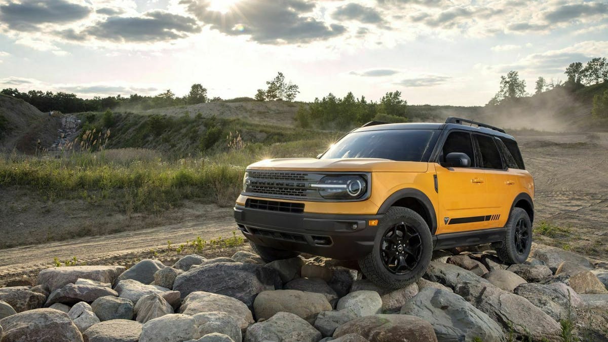 Ford Bronco (PA) Dreiviertel-Frontansicht Offroad