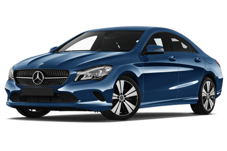 Blaues Mercedes-Benz-Coupé mit schwarzen und silbernen Felgen, geparkt vor weißem Hintergrund. Vorderansicht von schräg links.