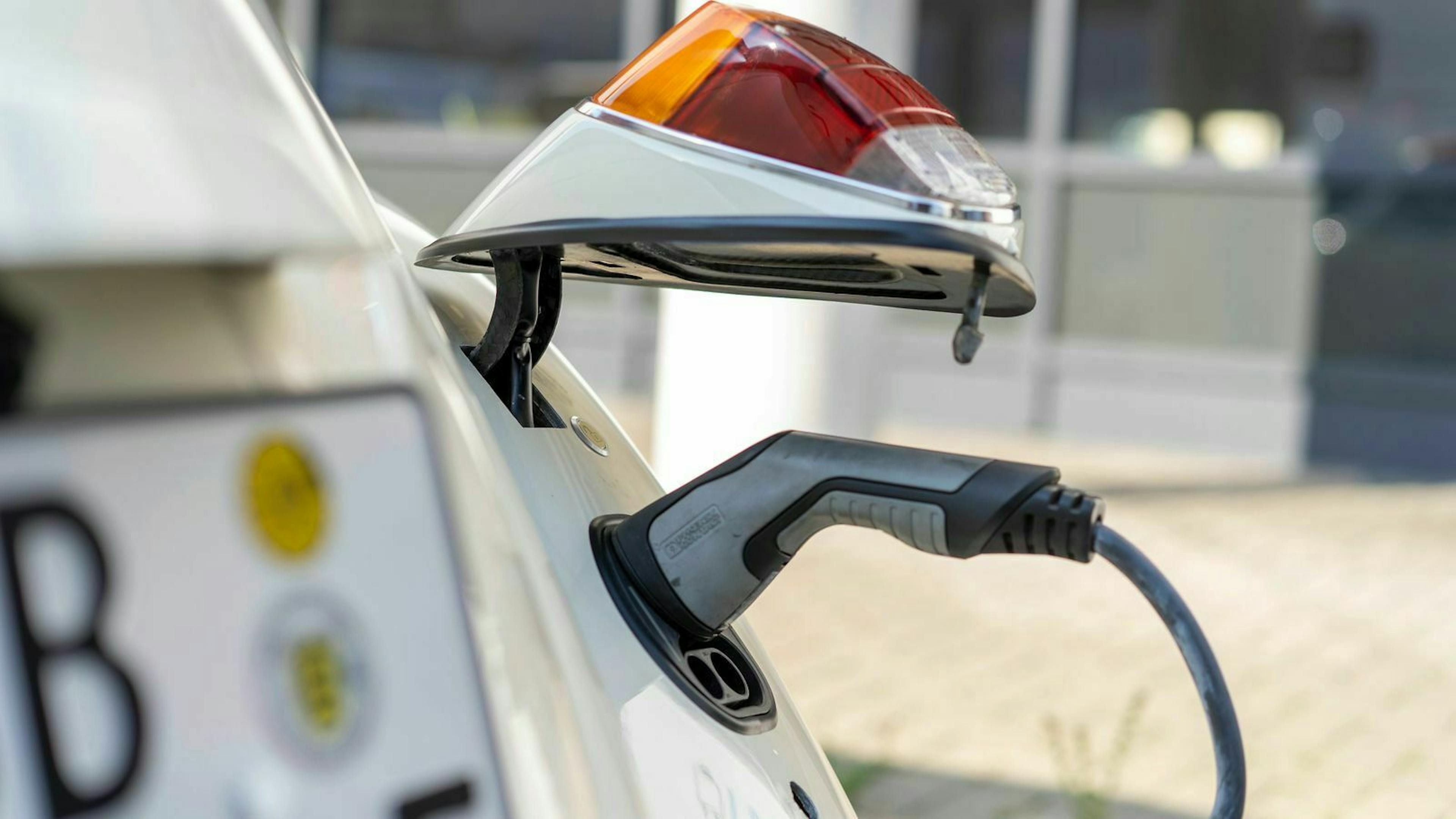 Die verbauten Großkomponenten des VW E-Käfers ermöglichen das CCS (Combined Charging System) - Schnelladen 