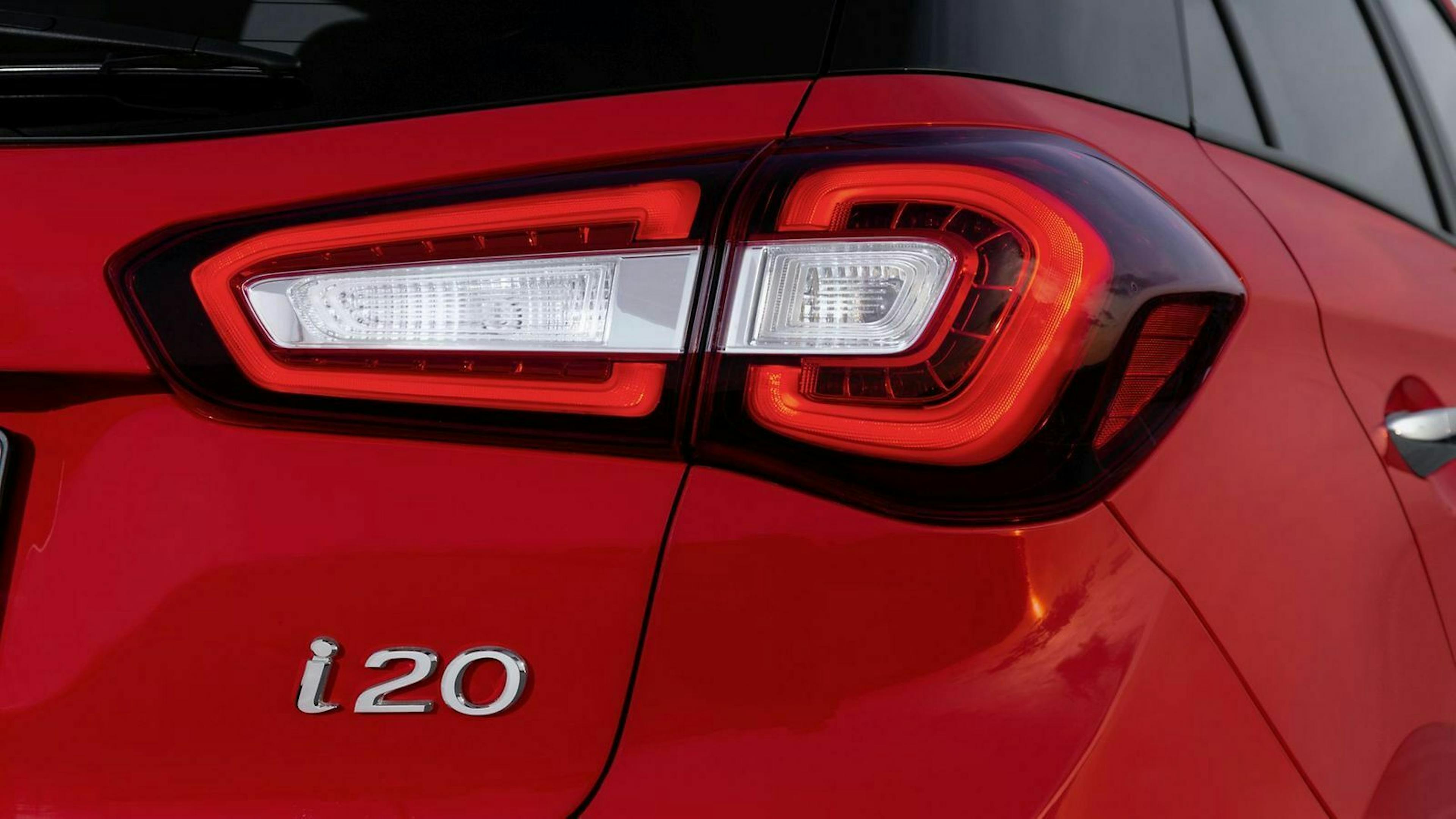 Ansicht des i20-Emblems am Heck des Hyundai i20