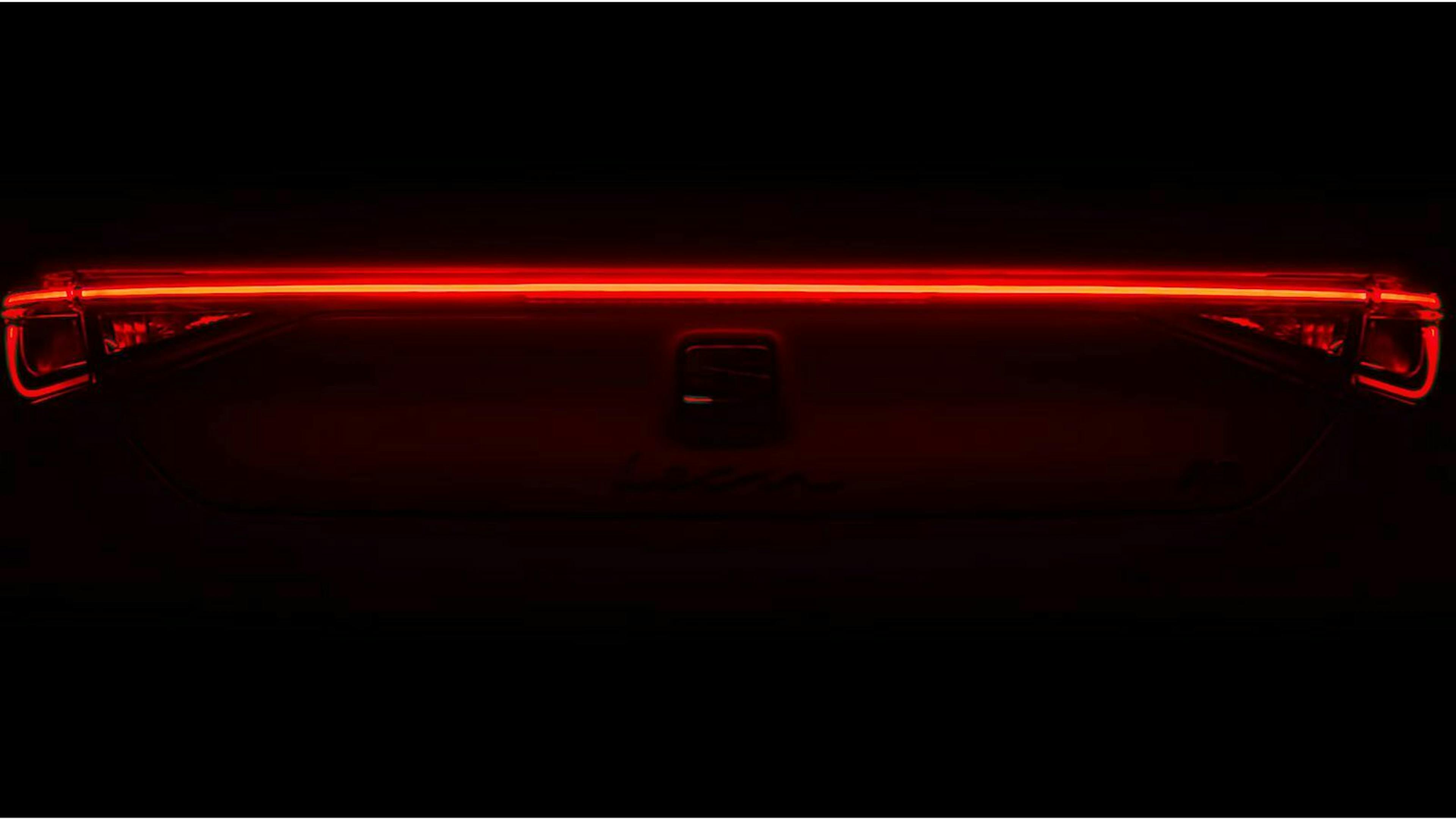 Teaserbild mit Leuchtband am heck des Seat Leon