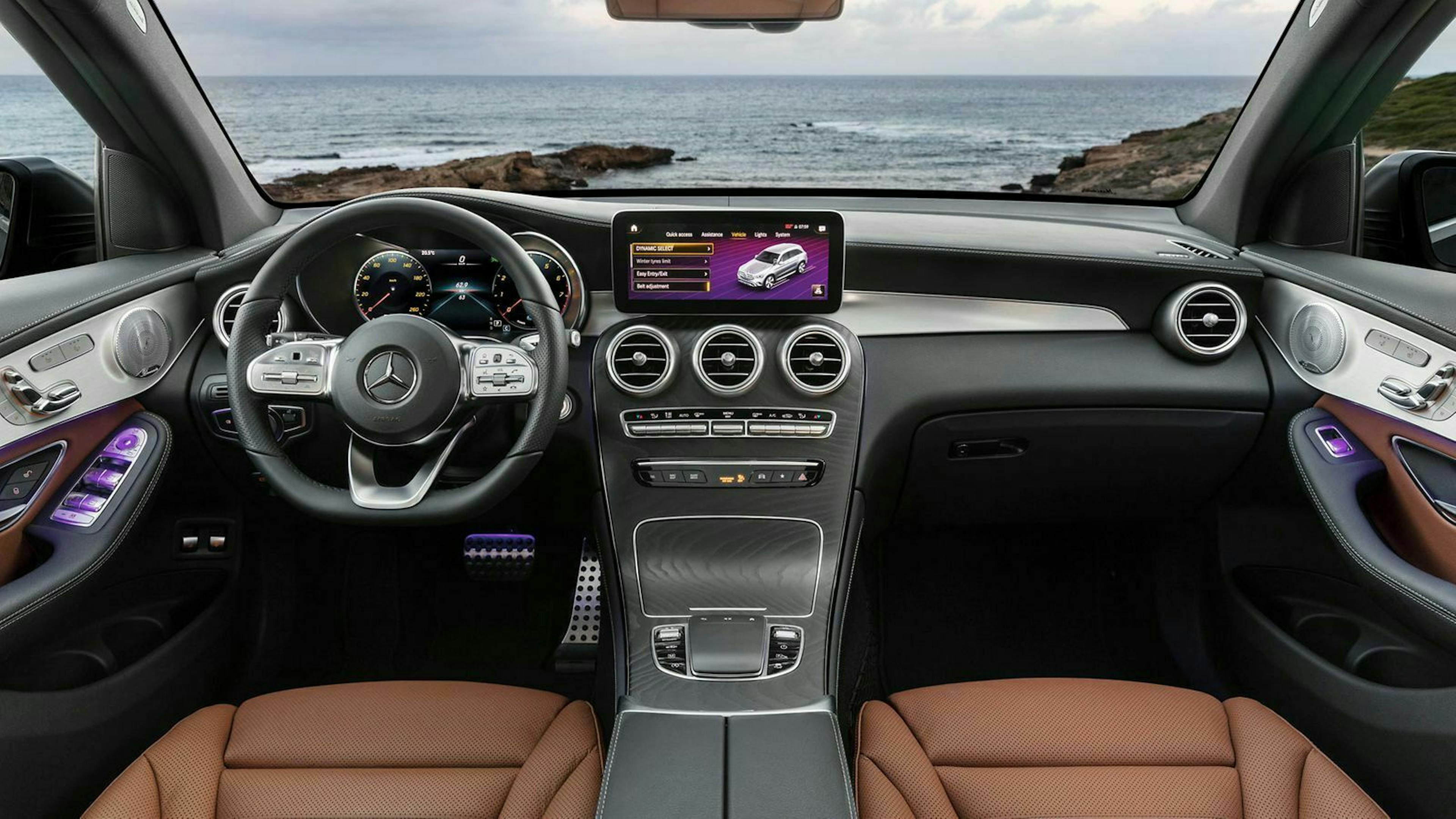 Im Innenraum des Mercerdes GLC befindet sich das volldigitale Touchdisplay