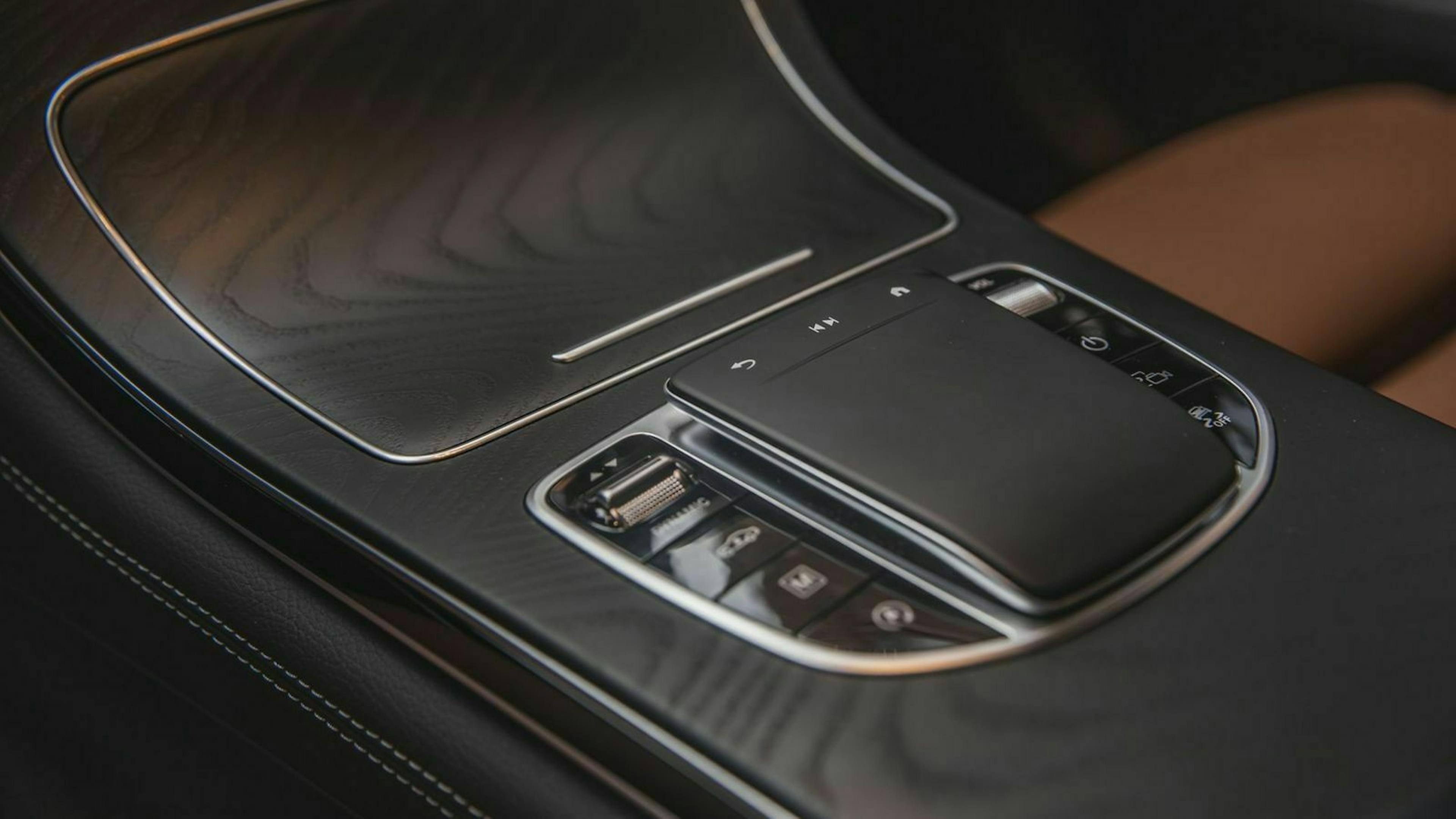 Blick auf die Mttelkonsole im Mercedes GLC 220 d