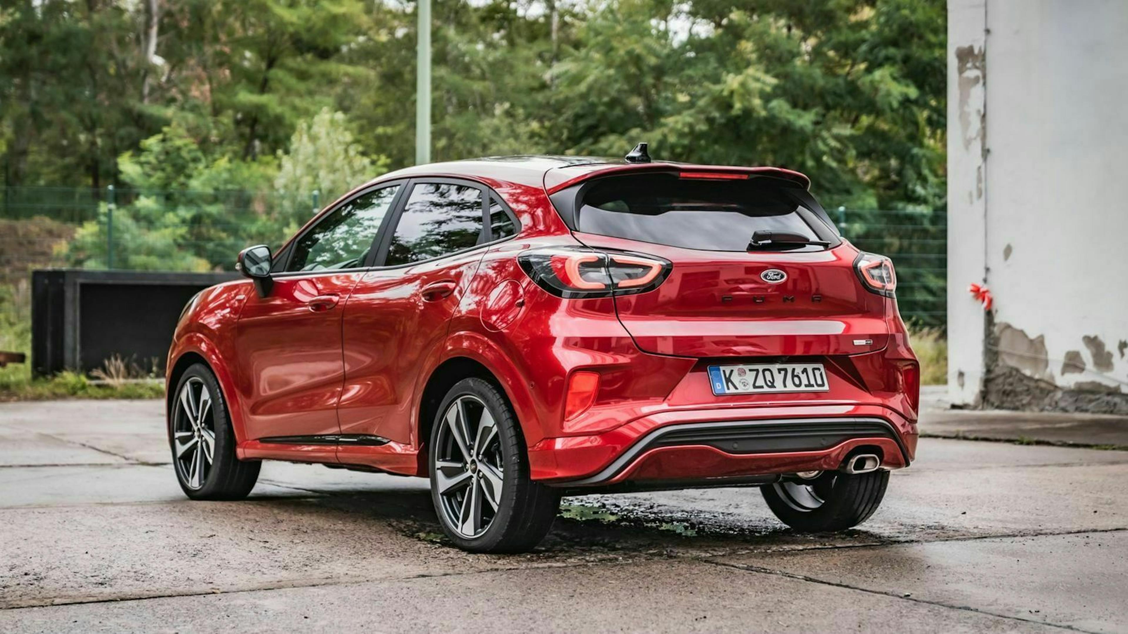 Zu sehen ist der Ford Puma von hinten