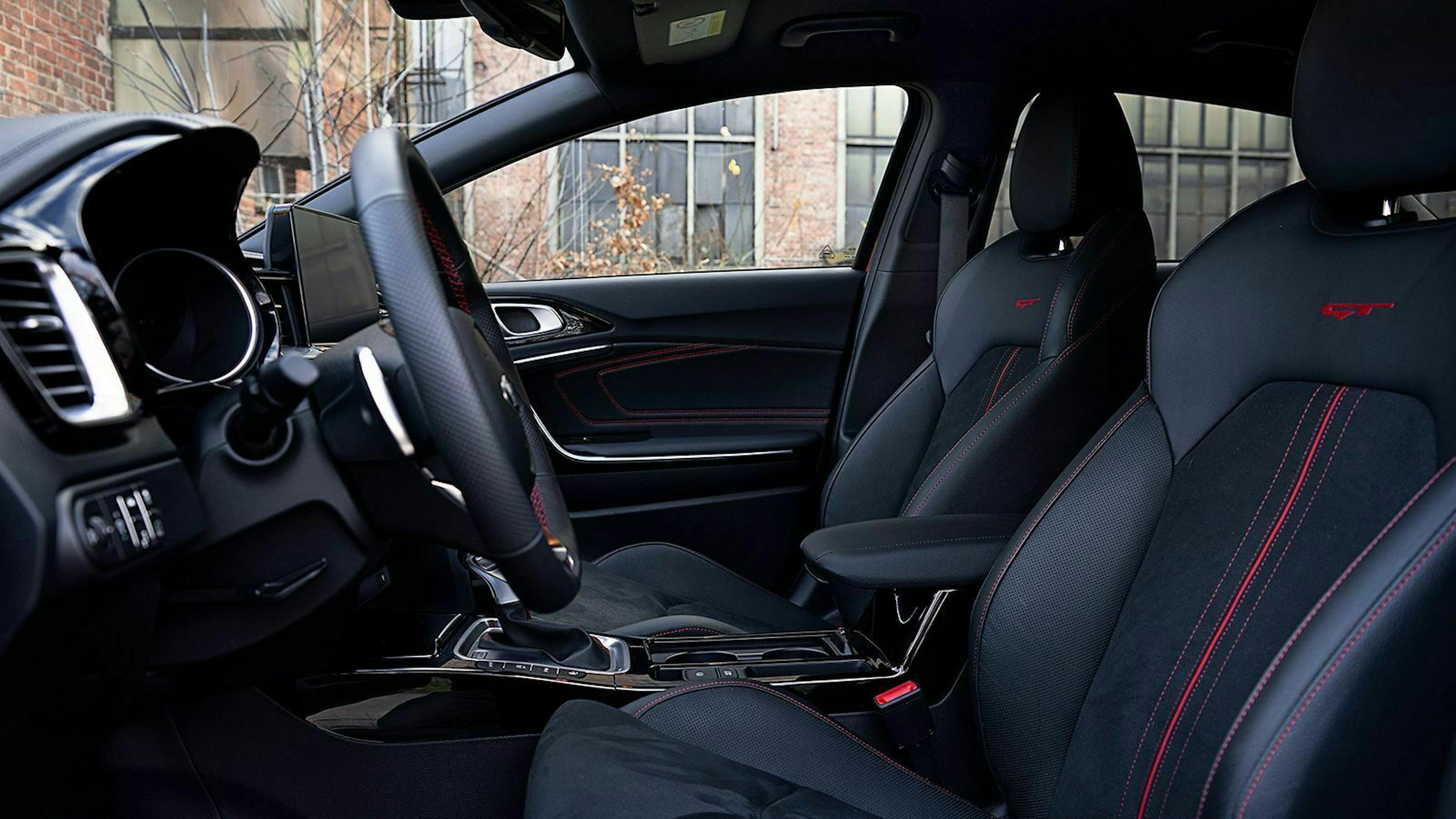 Kia Proceed Blick auf den Innenraum durch linken Seitenspiegel