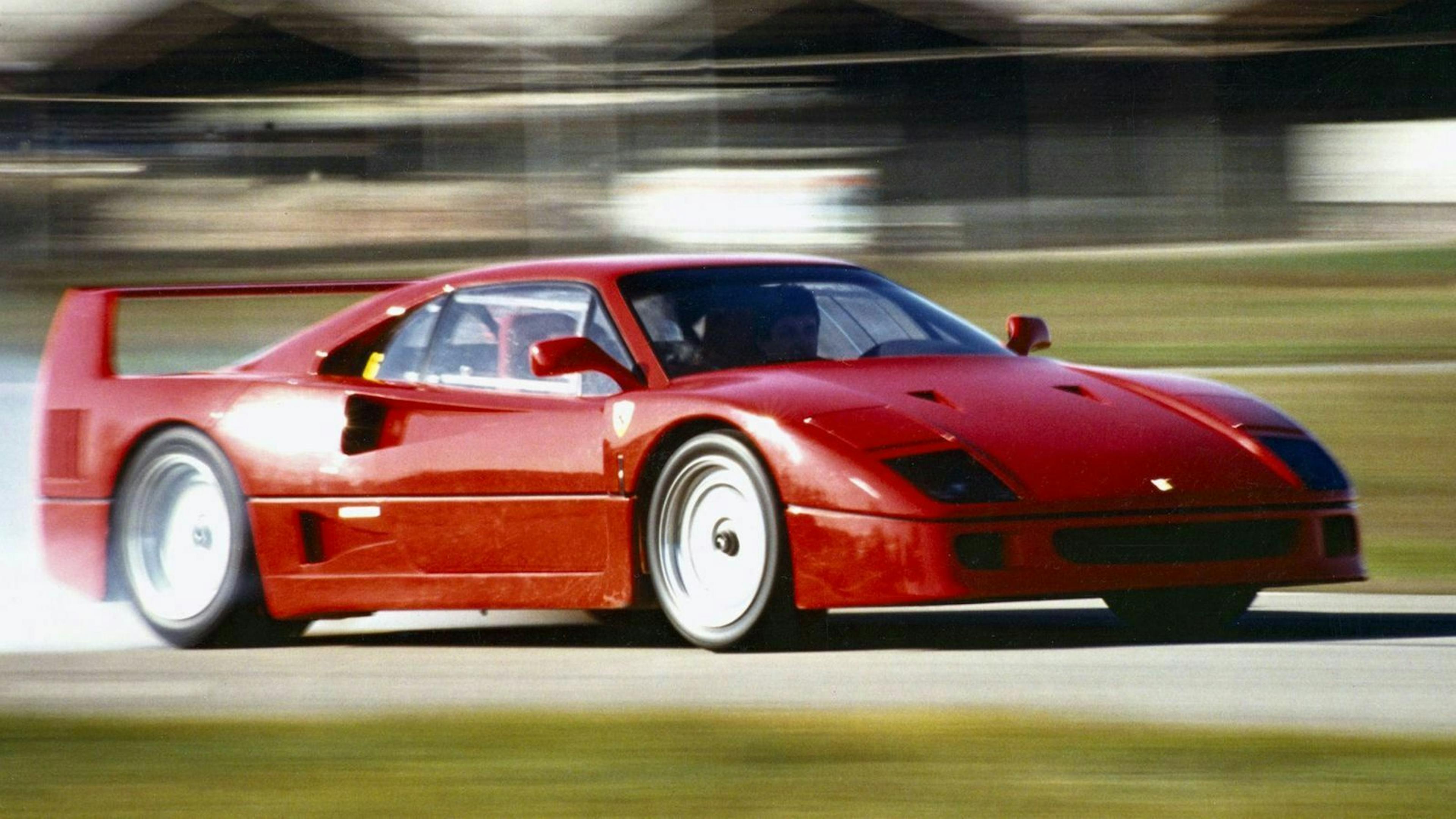 Ferrari F40 Seitenansicht dynamisch