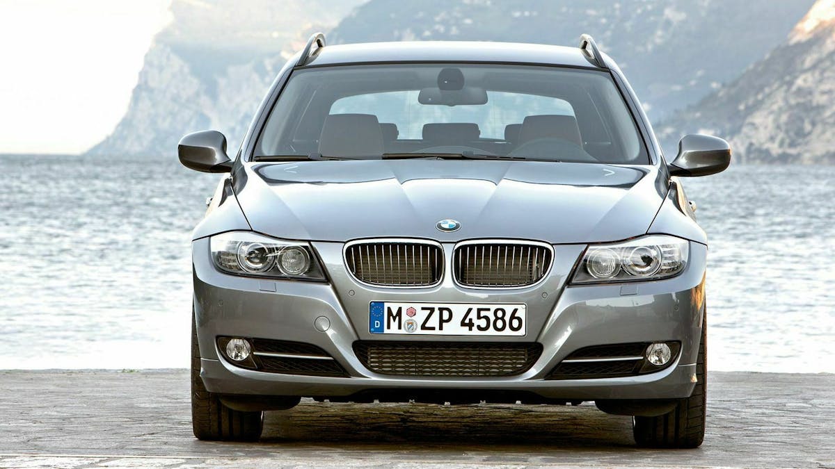 BMW E91 Facelift in Frontansicht stehend