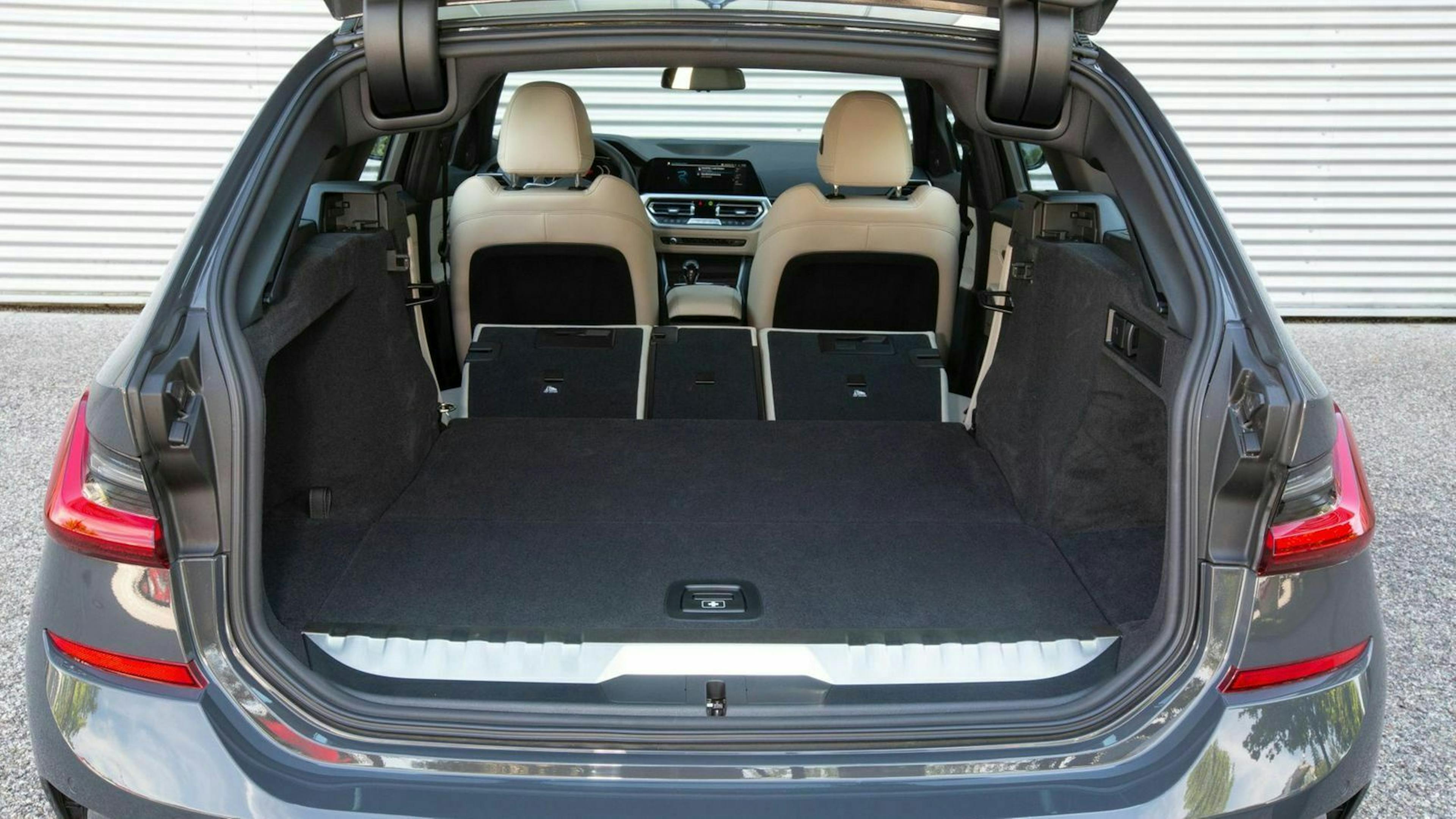 Der Kofferraum des BMW 3er Touring