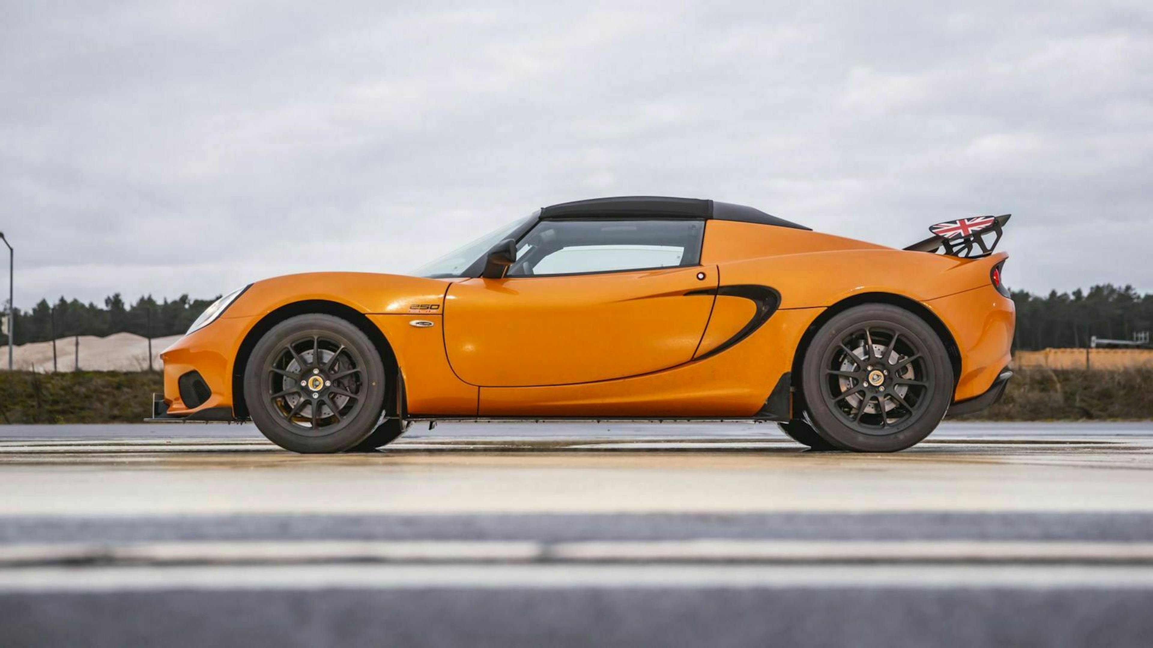 Zu sehen ist der Lotus Elise in seitlicher Position
