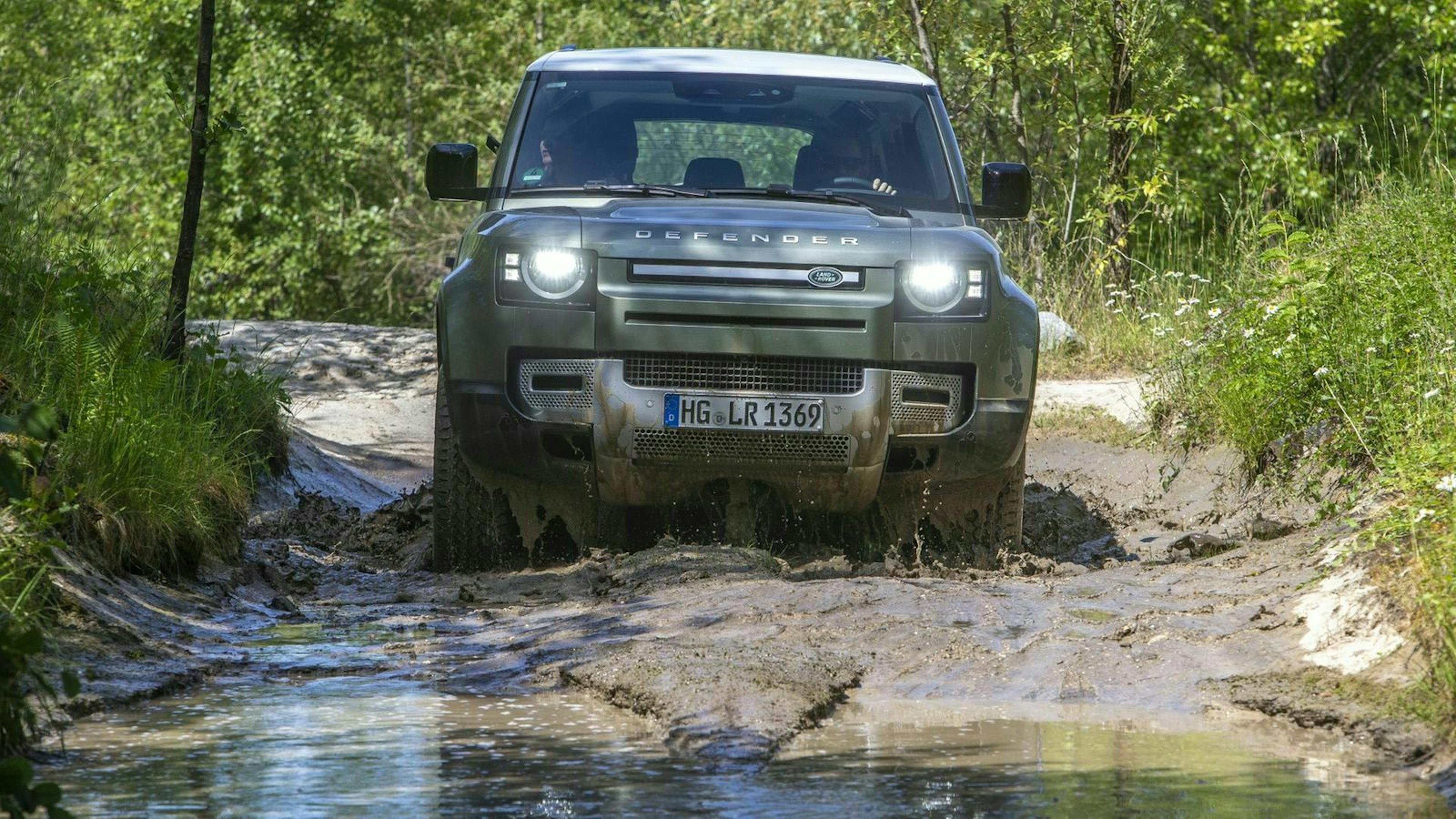 Land Rover Defender Offroad Frontansicht