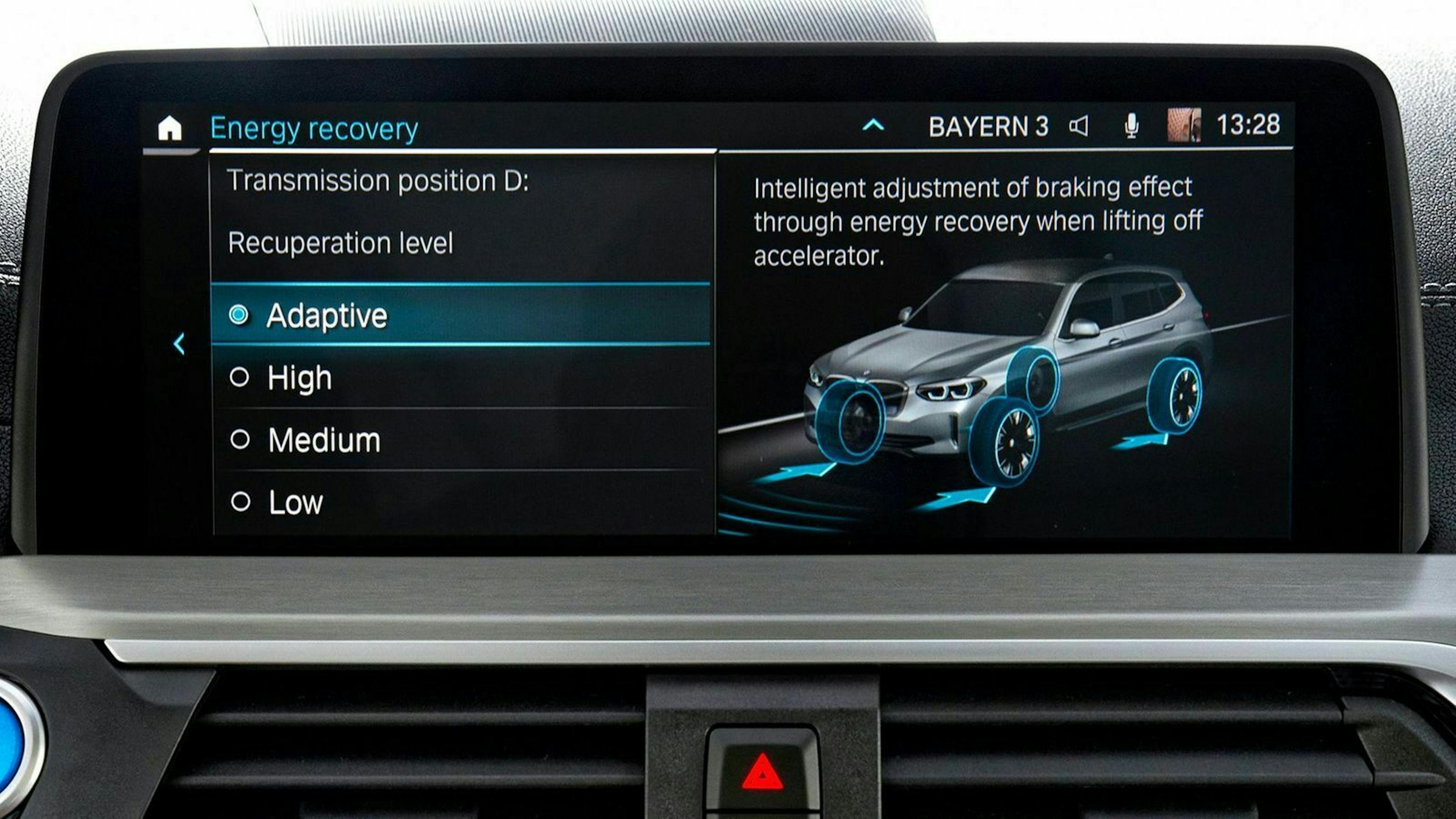 Zu sehen ist das Infotainment des BMW iX3