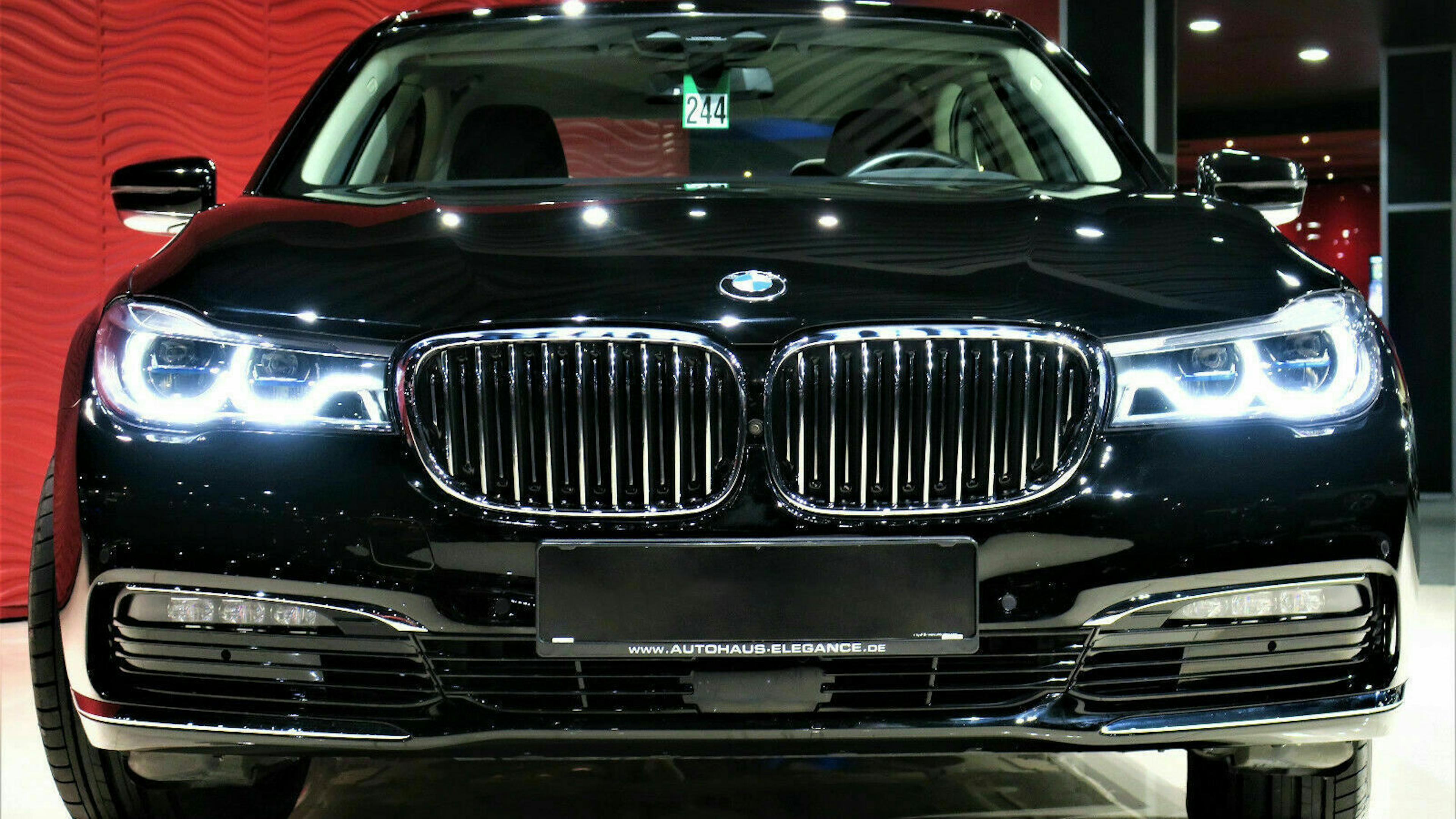 222Autohaus Elegance e.K.- Ihr Premiumhändler seit 25 Jahren