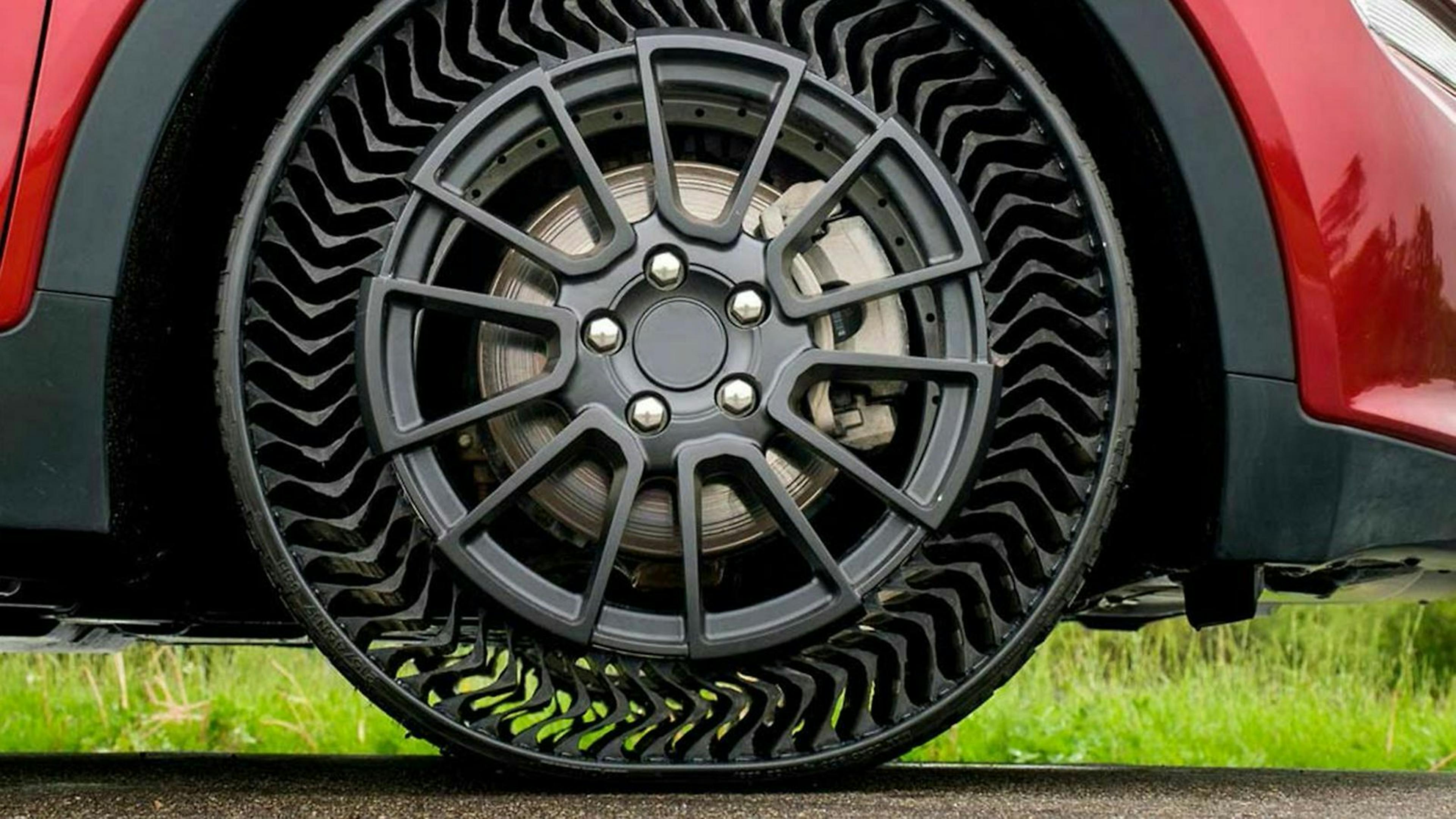 Der Luftlose Reifen Michelin Uptis an einem Chevy Bolt