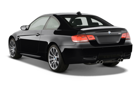 Schwarzer Sportwagen mit glänzendem Finish, zwei Auspuffrohren und stilvollen Felgen, parkend auf weißem Hintergrund.