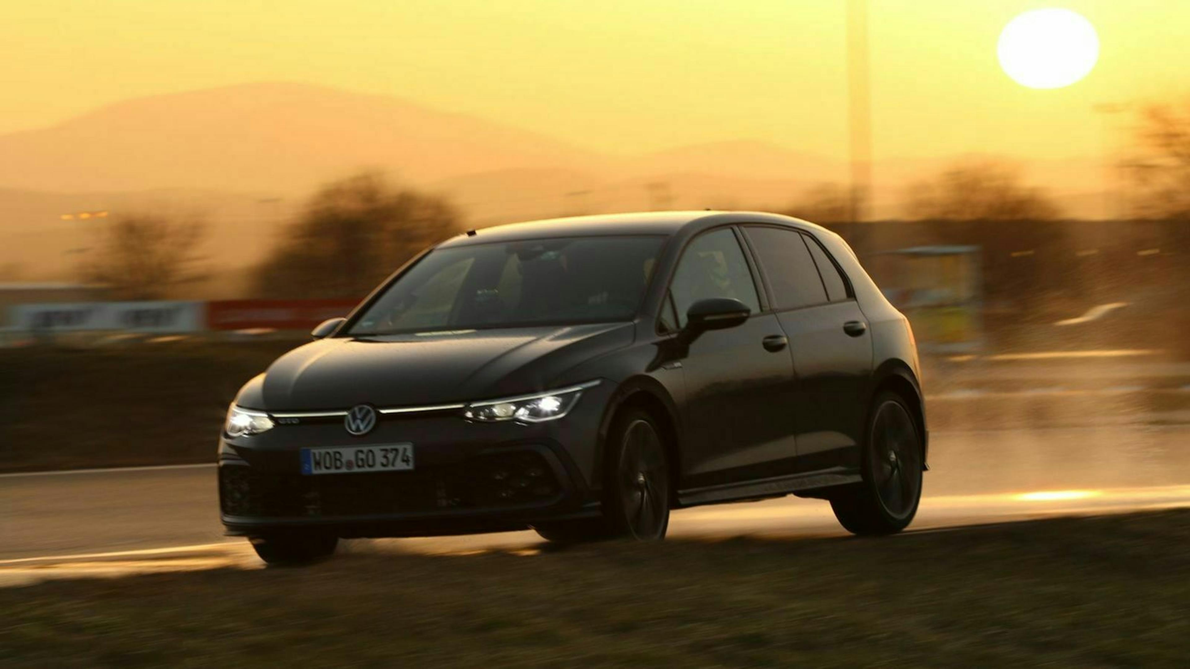 Zu sehen ist der Golf GTD, fahrend