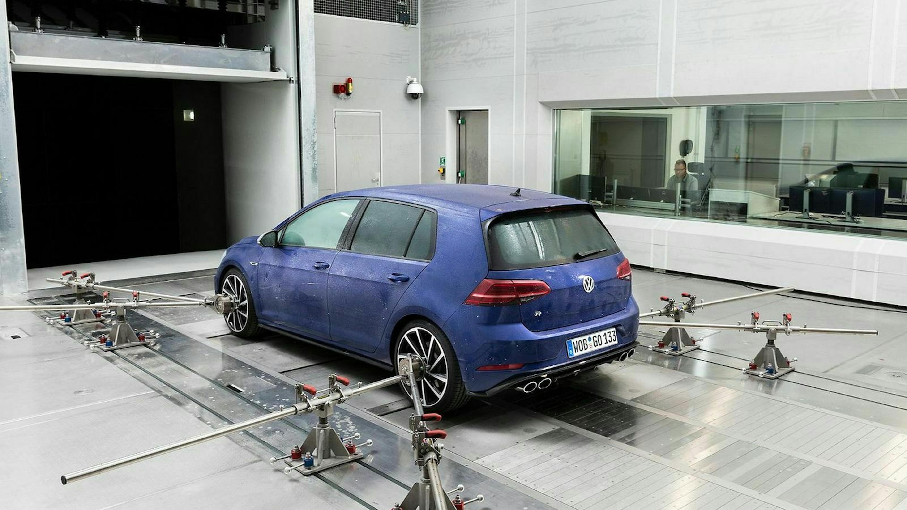 VW Golf im Windkanal