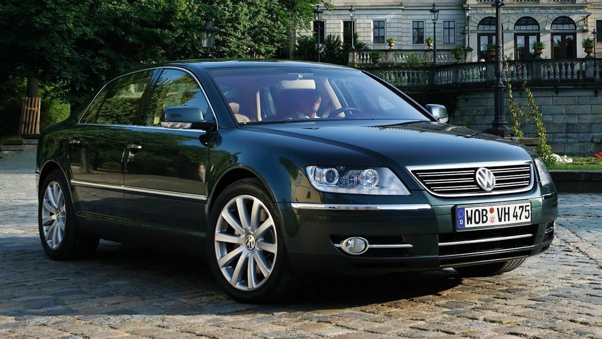 Volkswagen Phaeton in der Ansicht von vorne rechts, stehend
