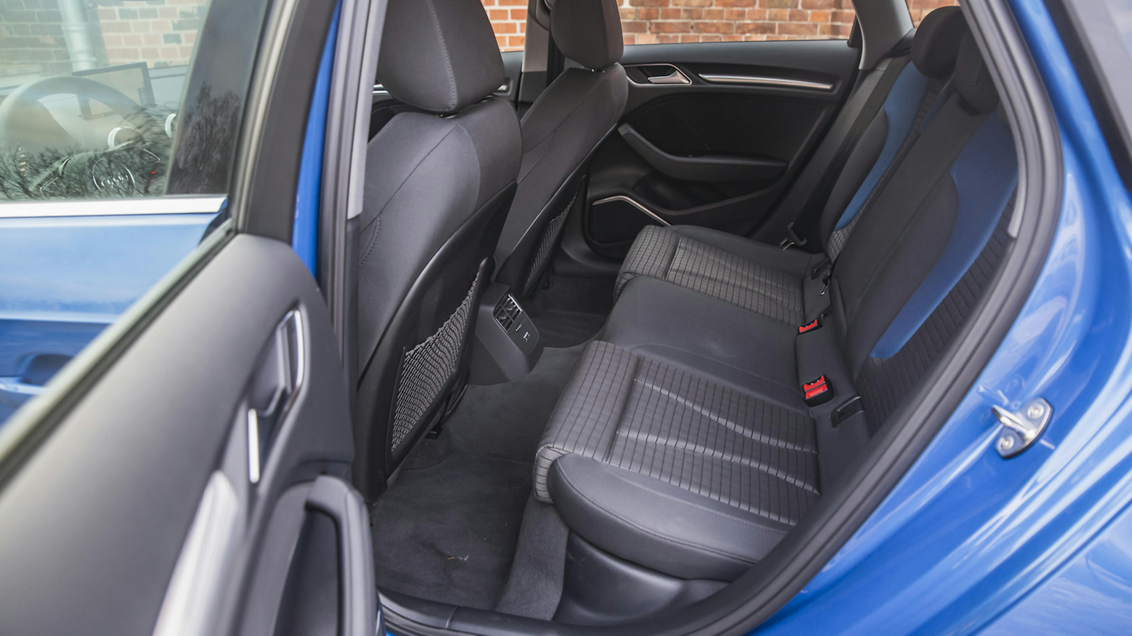 Blick auf die Rückbank des Audi A3 35 TFSI