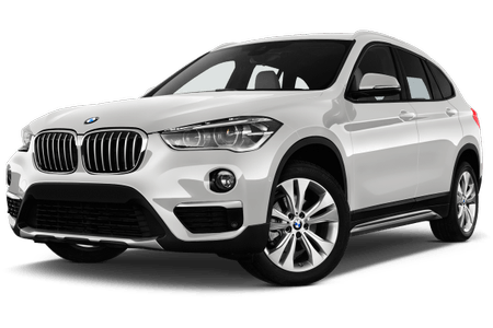 Weißer BMW SUV, frontalansicht, vor transparentem Hintergrund.