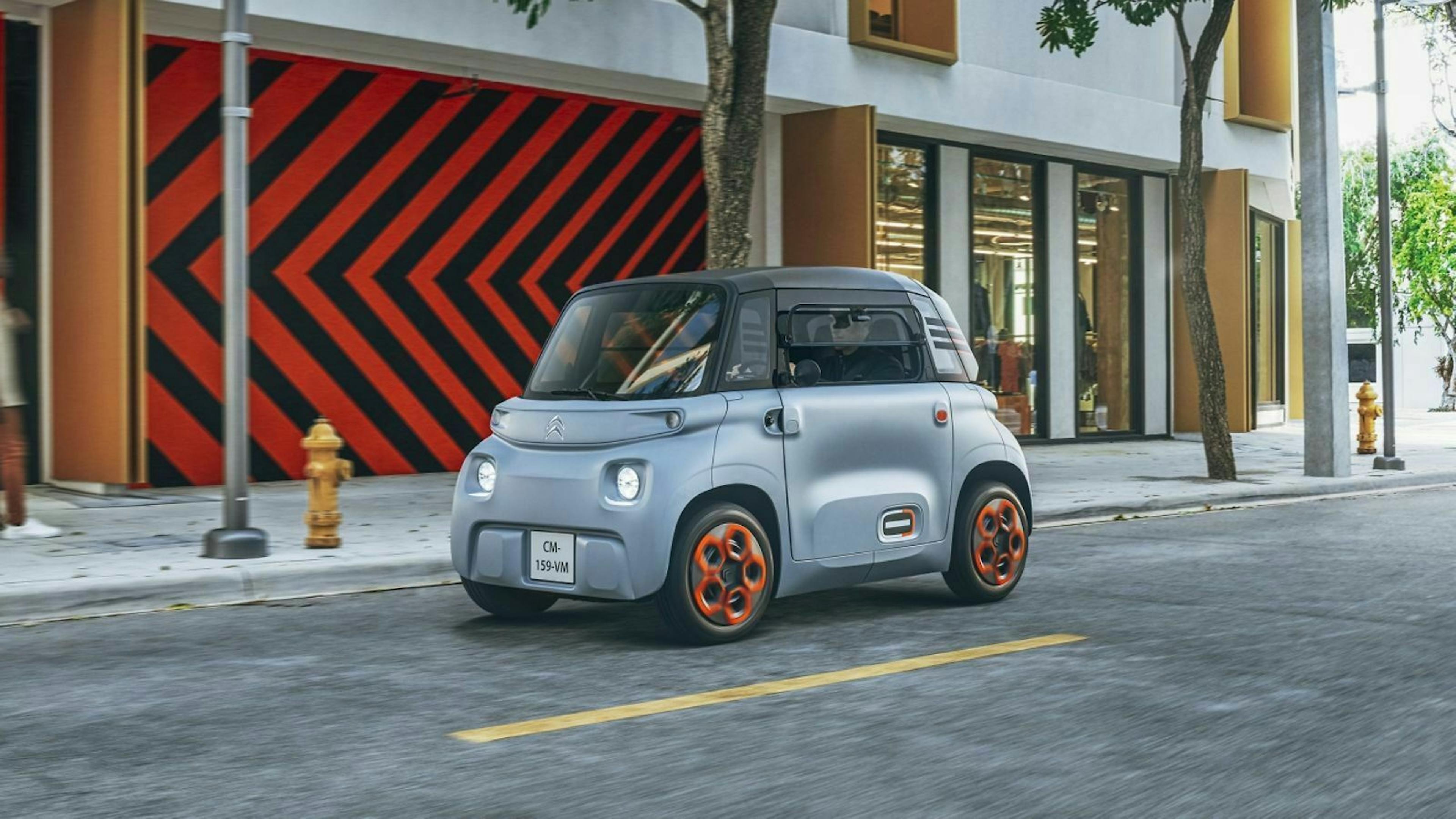 Citroen Ami in der Seitenansicht, stehend