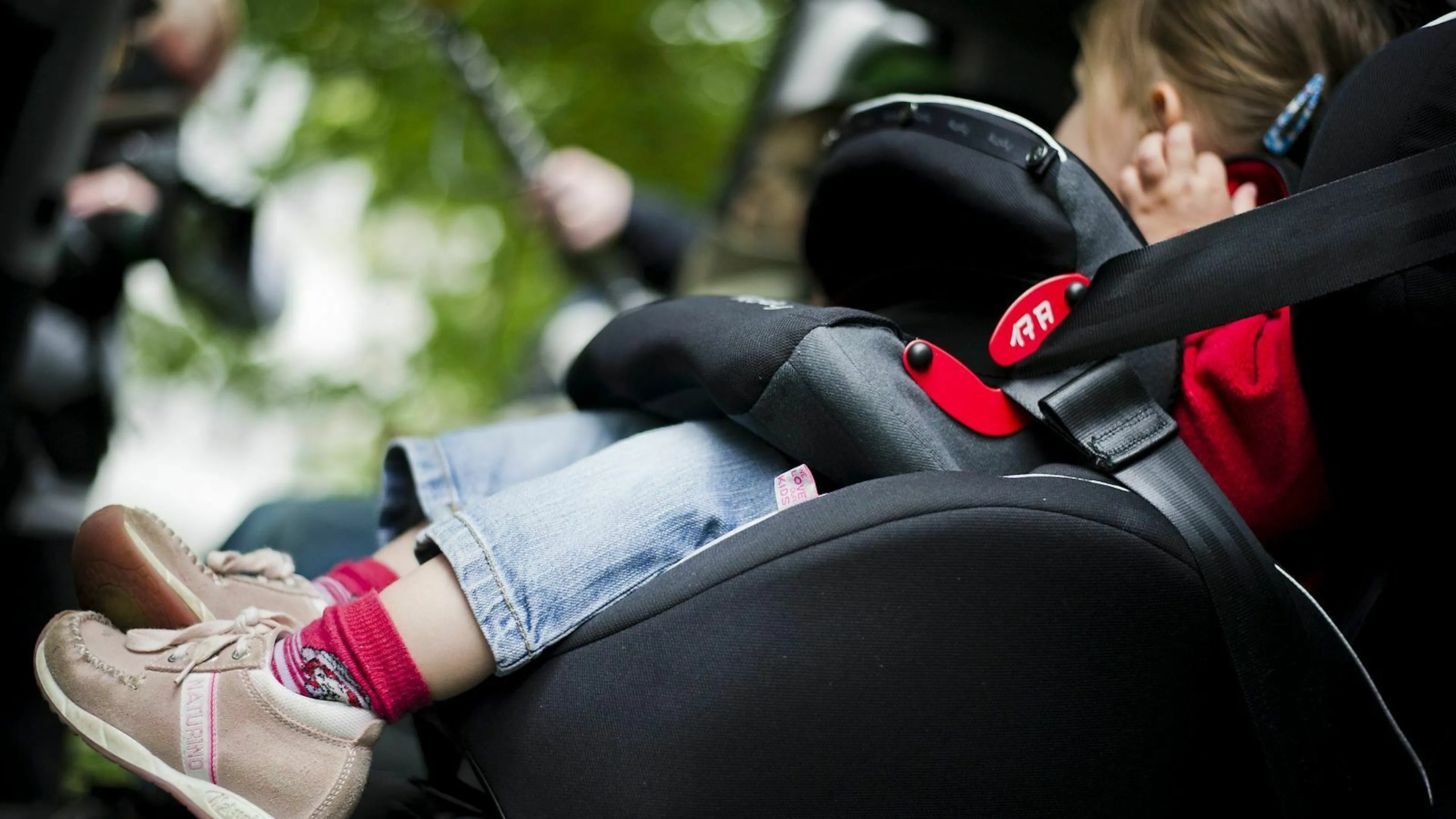When buying a child seat, the child should definitely be there.