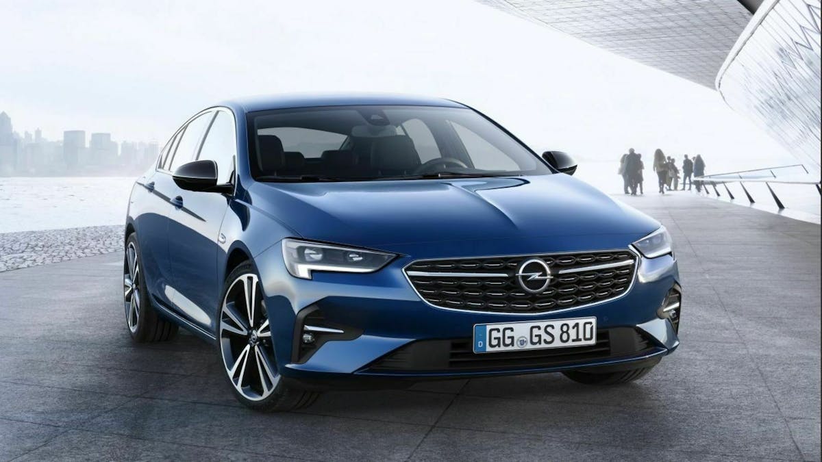 Opel insignia in der Frontansicht, stehend