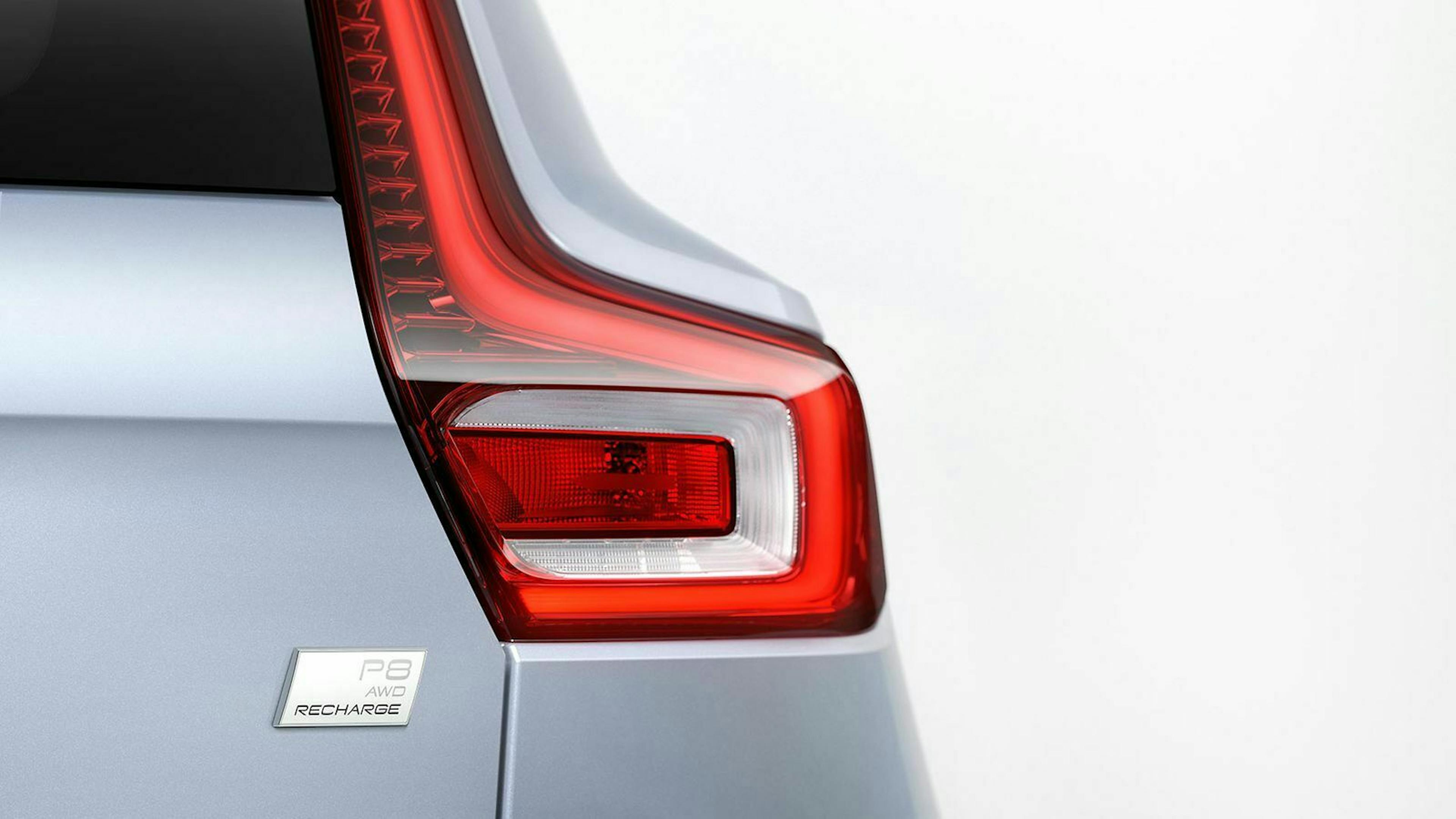 Das kleine Emblem auf der Heckklappe weist auf die neue Linie "Recharge" hin