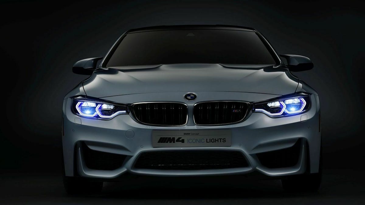 Zu sehen ist ein BMW mit Laserlicht