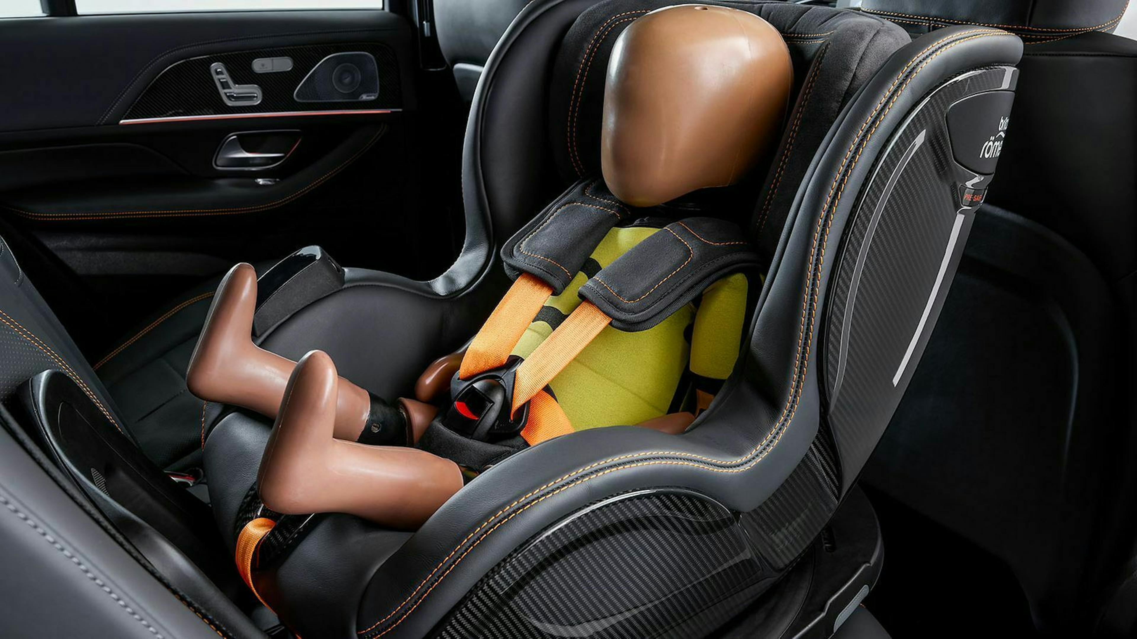 Kindersitze sollen mit den Sensoren des Autos verknüpft werden. Droht ein Unfall werden automatisch die Gurte gestrafft