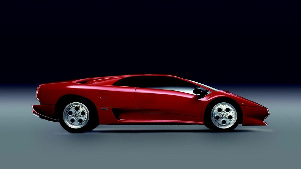 Zu sehen ist der Lamborghini Diablo in seitlicher Position 