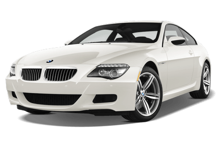 Weißes BMW Coupe, schräg von vorne fotografiert, mit glänzenden Felgen und sportlichem Design.