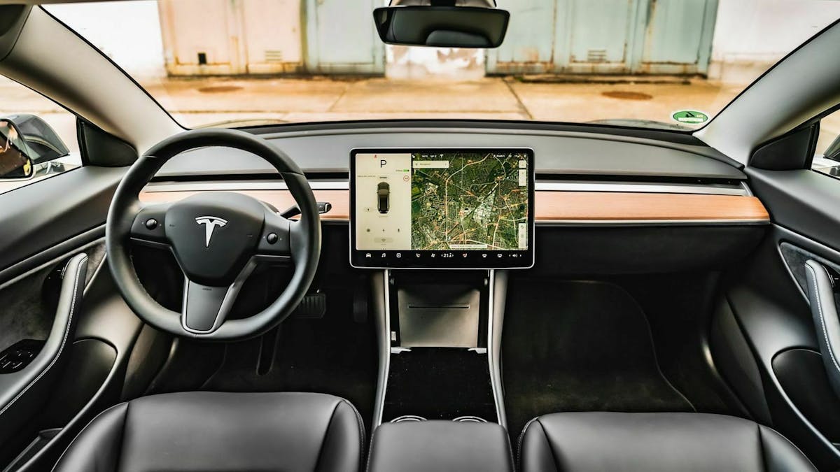 Der Innenraum des Tesla Model 3