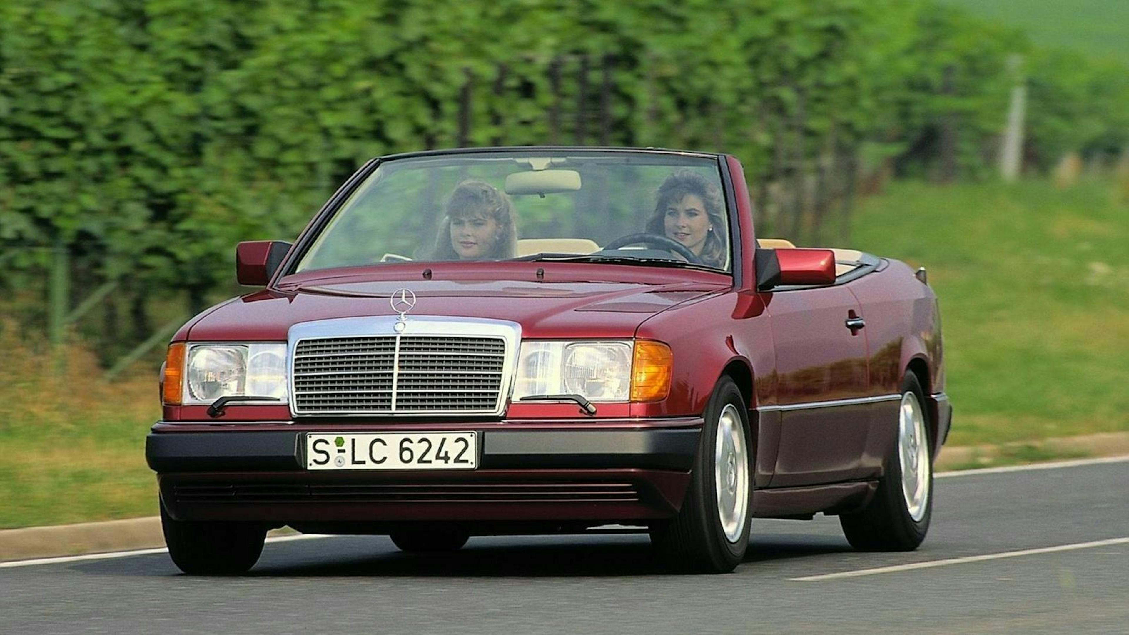 Der Mercedes 300 E-24 in Frontansicht