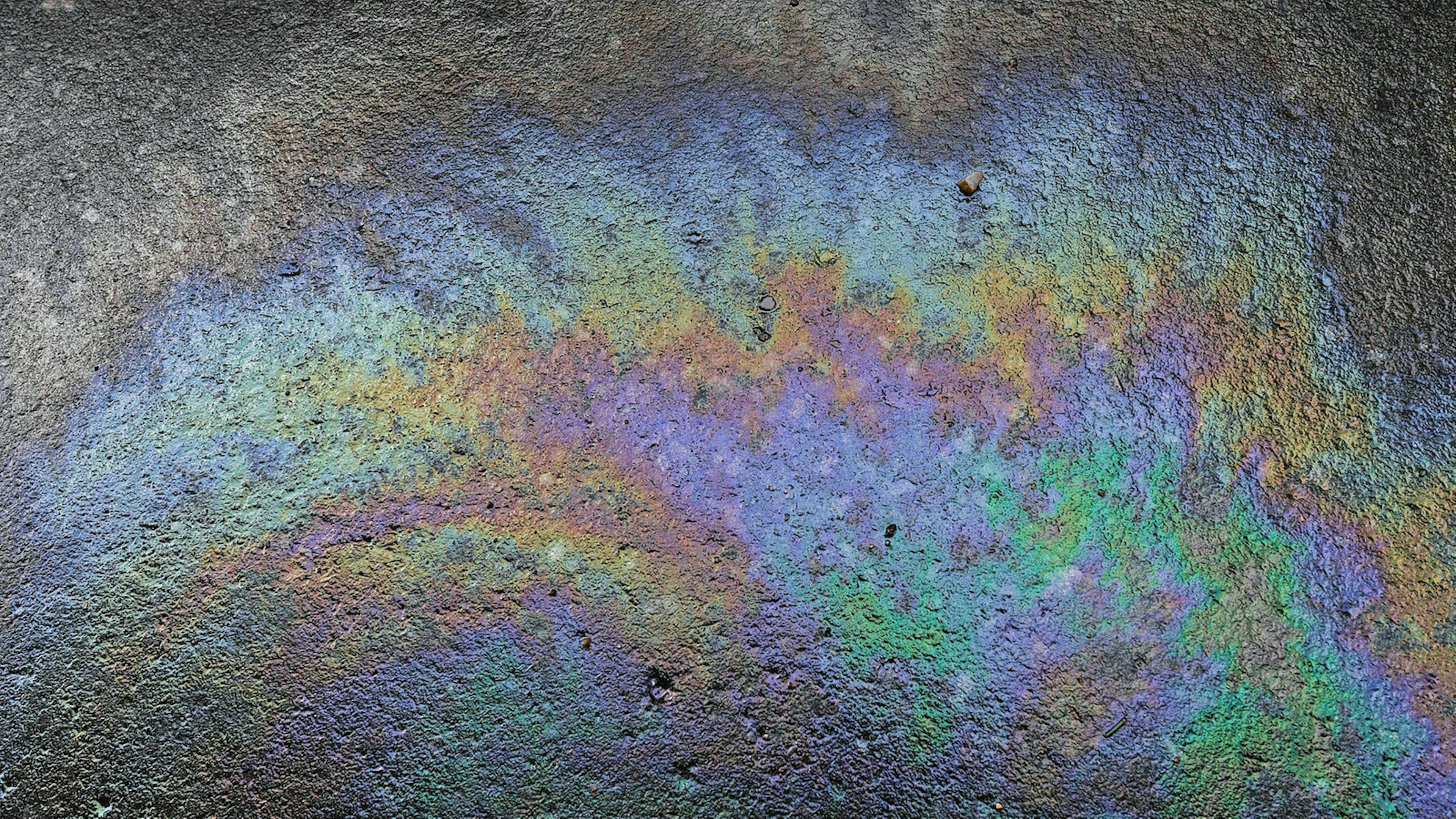 Oelfleck auf der Straße