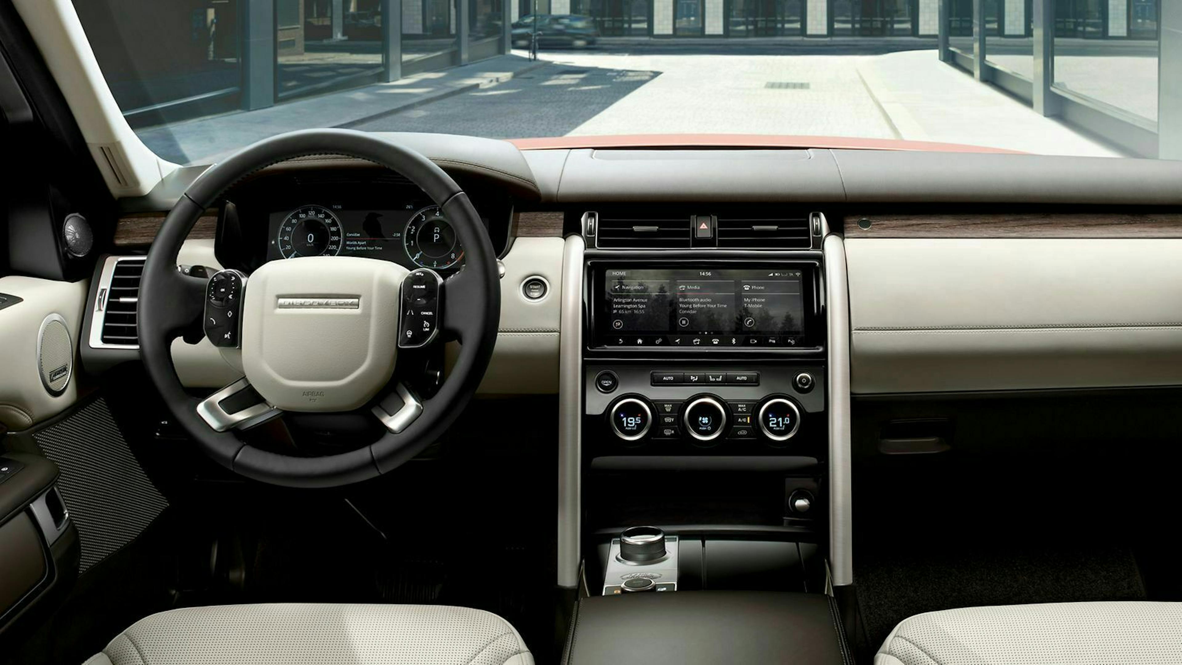 Der 4G Wifi-Hotspot des Land Rover Discovery erlaubt einem endloses Streamen seiner Lieblings-Songs- oder Serien