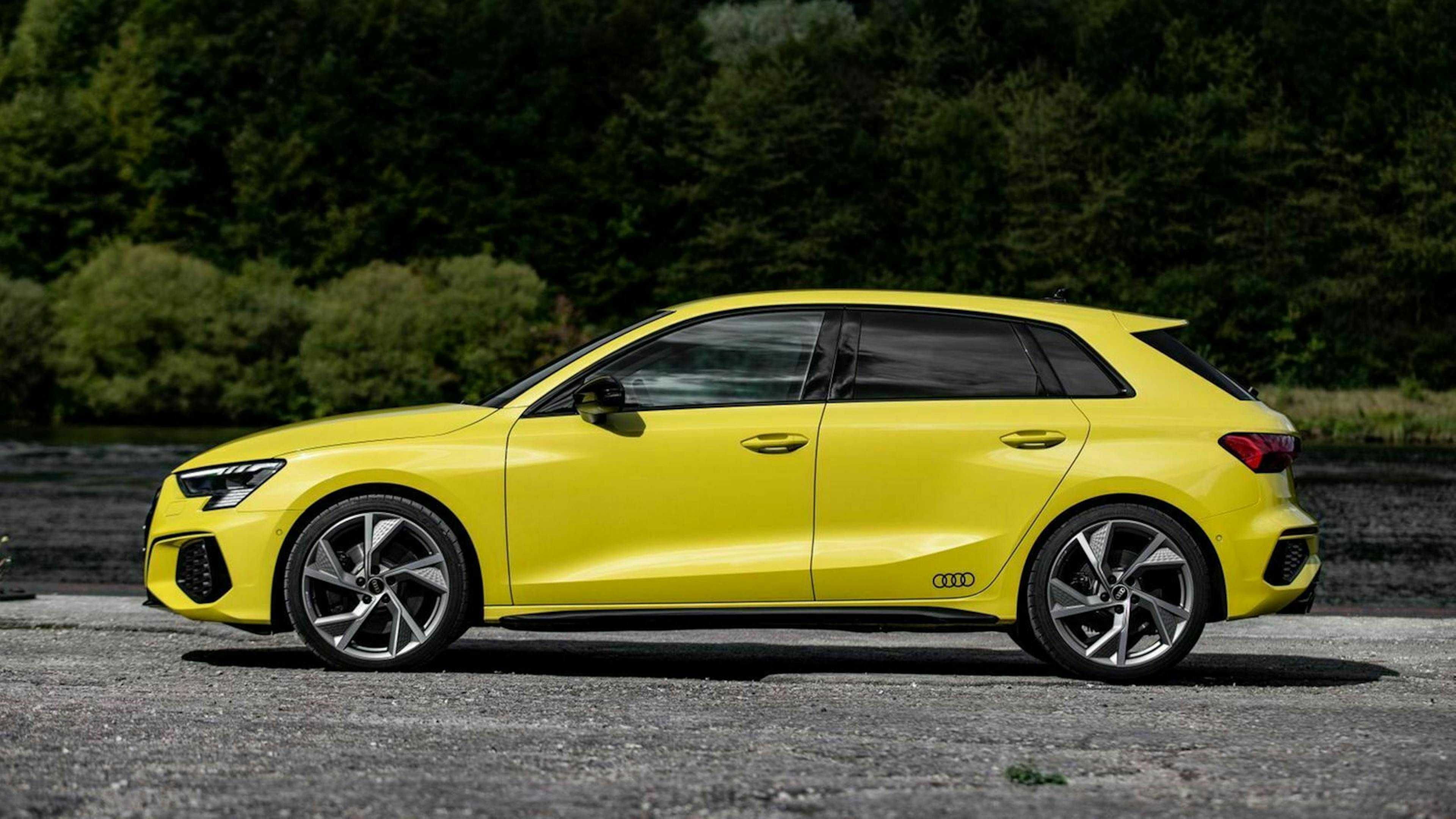 Zu sehen ist der Audi S3 2020 in seitlicher Position
