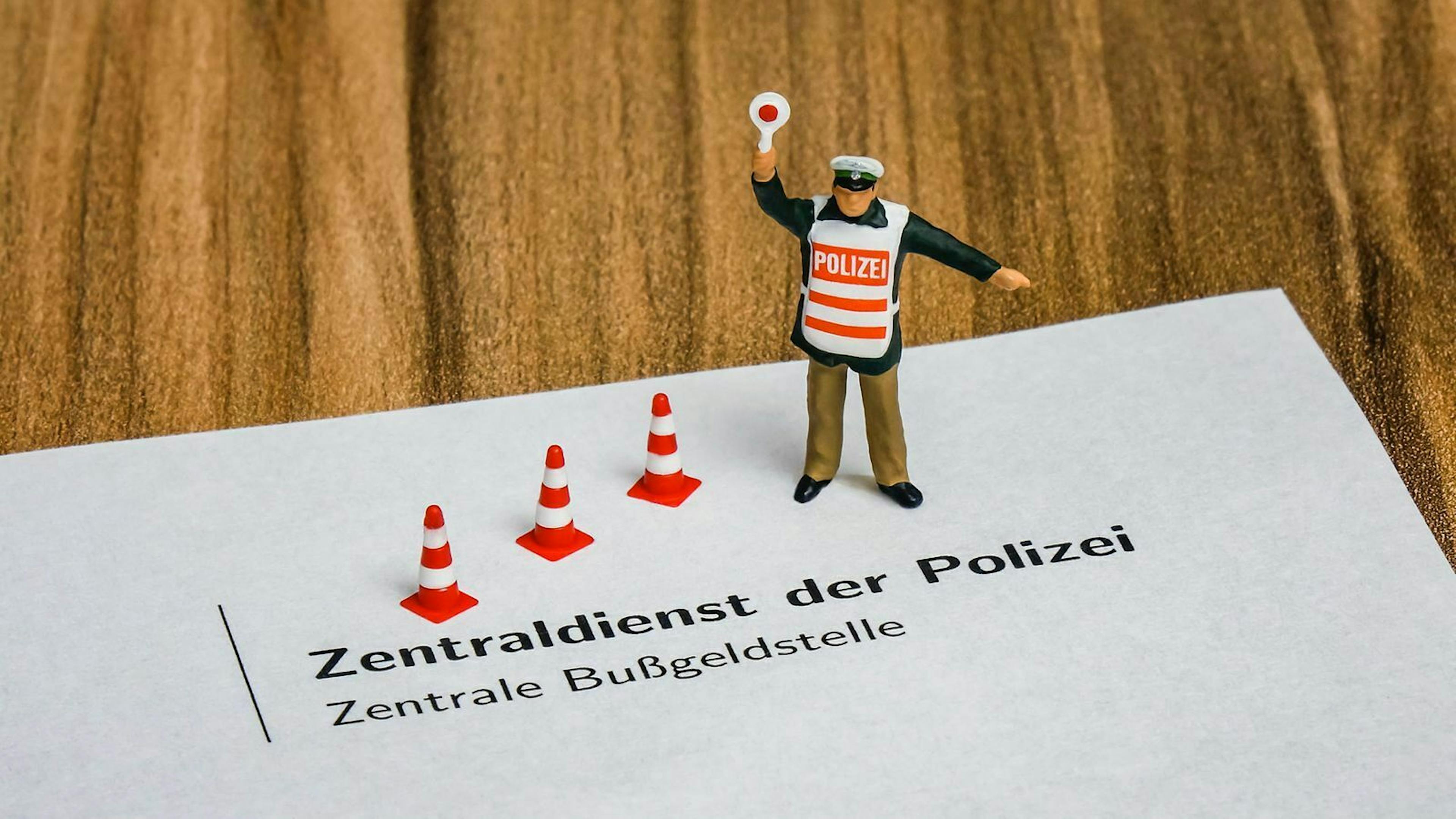 Wer mit einem Fahrzeug ohne die entsprechende Umweltplakette in eine Umweltzone fährt, muss mit einem Bußgeld rechnen.