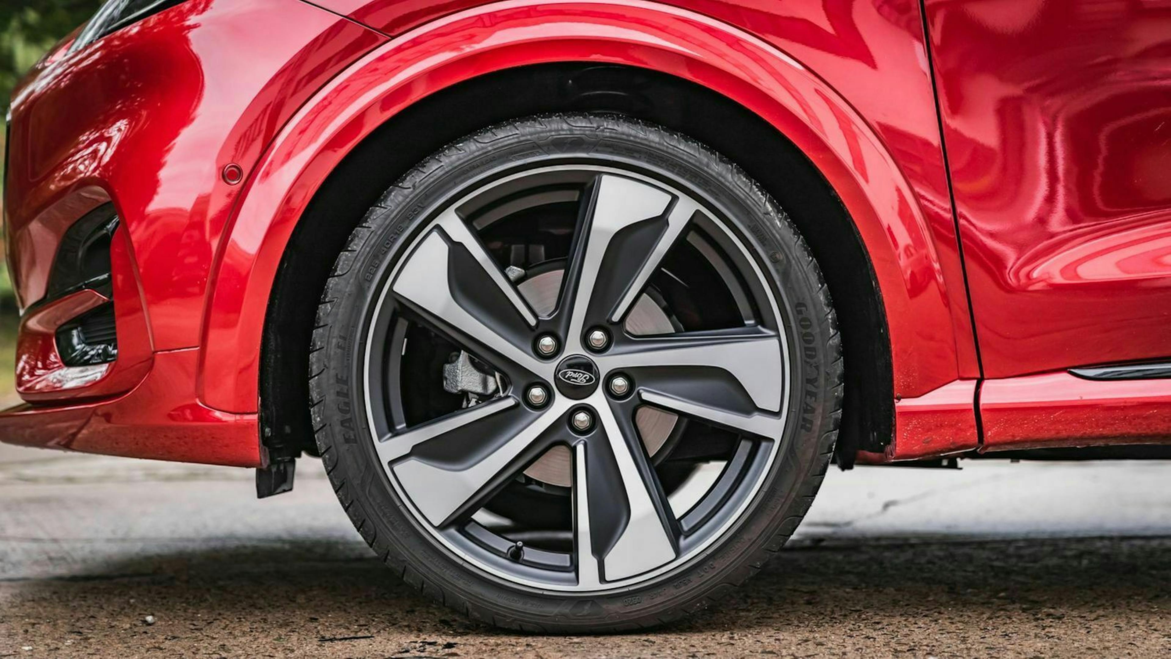 Zu sehen ist ein Rad des Ford Puma