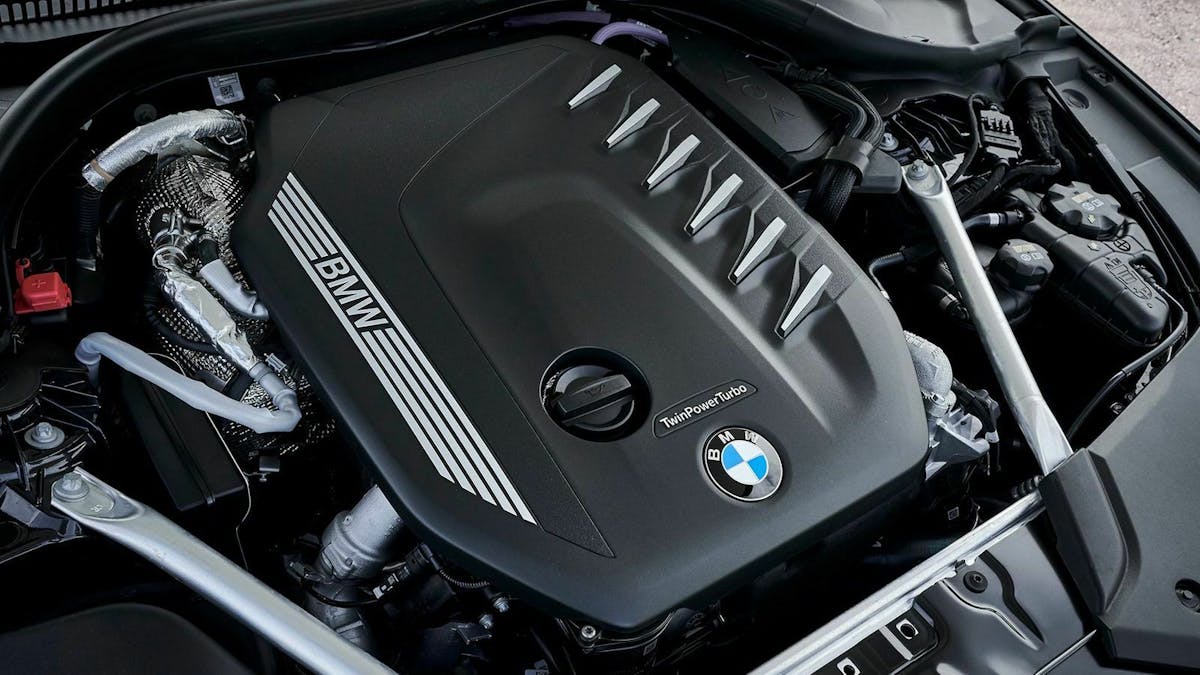 BMW 5er 2020 Blick unter die Motorhaube