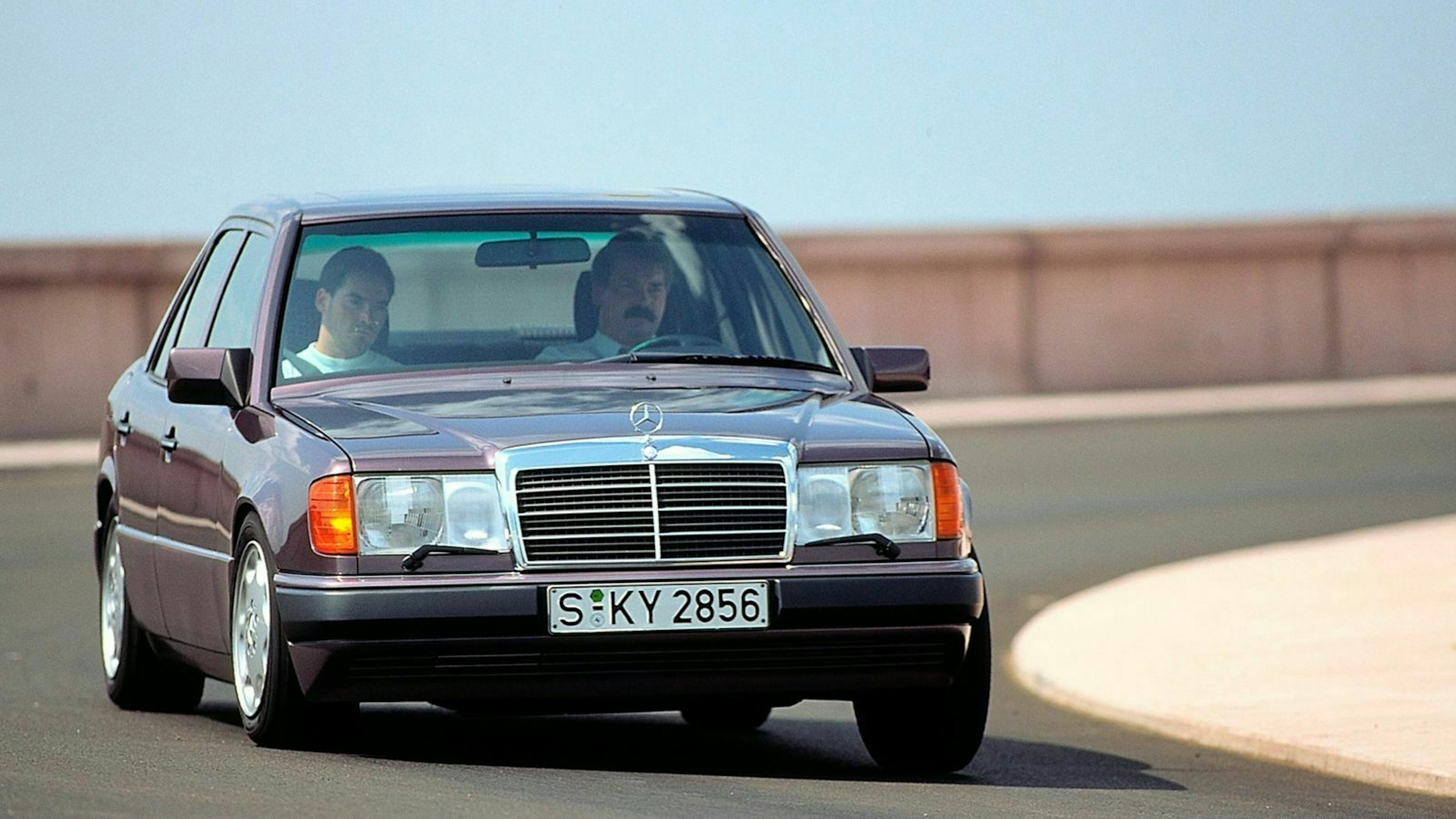 Mercedes-Benz W124 Frontansicht dynamisch